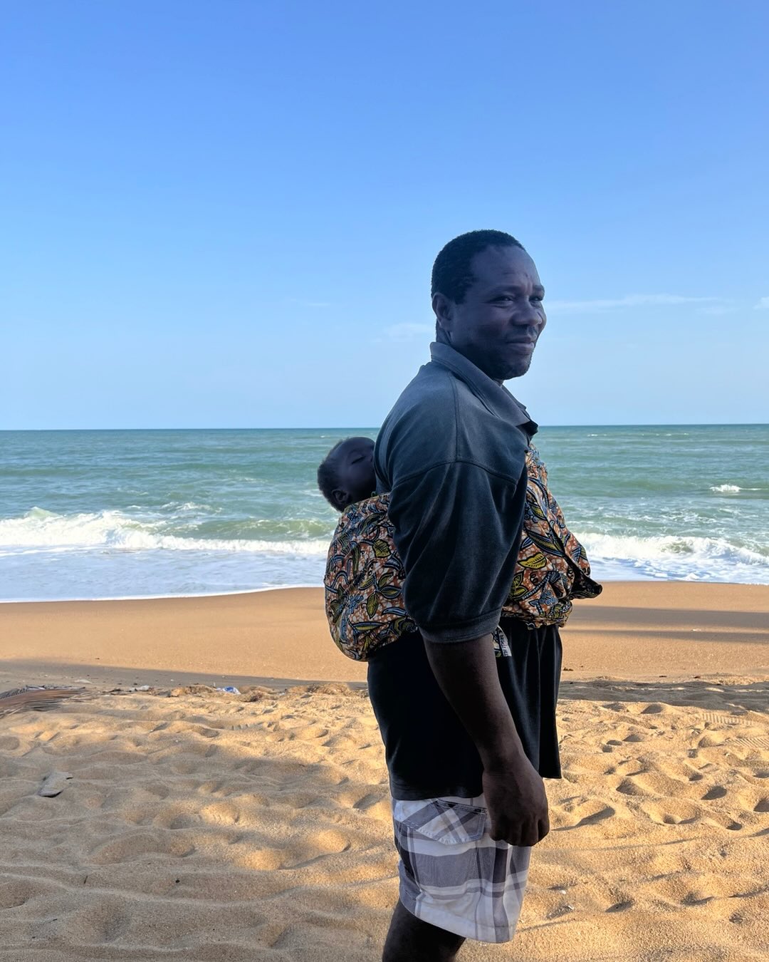 A sight rarely seen! A proud African dad carrying his daughter on his back. She is at peace. A beautiful sight. #girldad #dad #afikibeachhouse #beautiful #beachlife