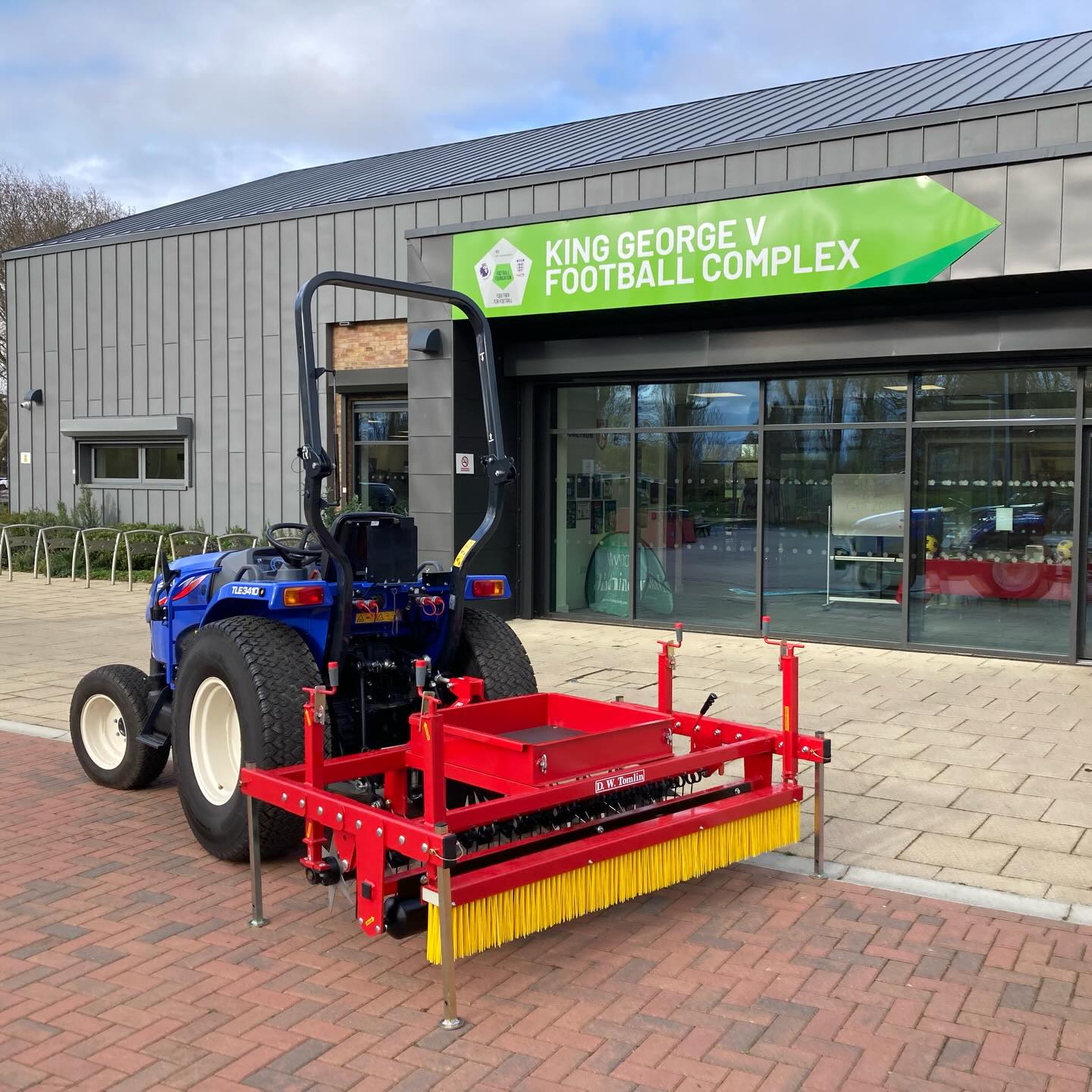 📍 Arrived at @hampshire_fa King George V Football Complex - looking forward to the day’s Grounds Maintenance Forum! 🌱 #groundsweek