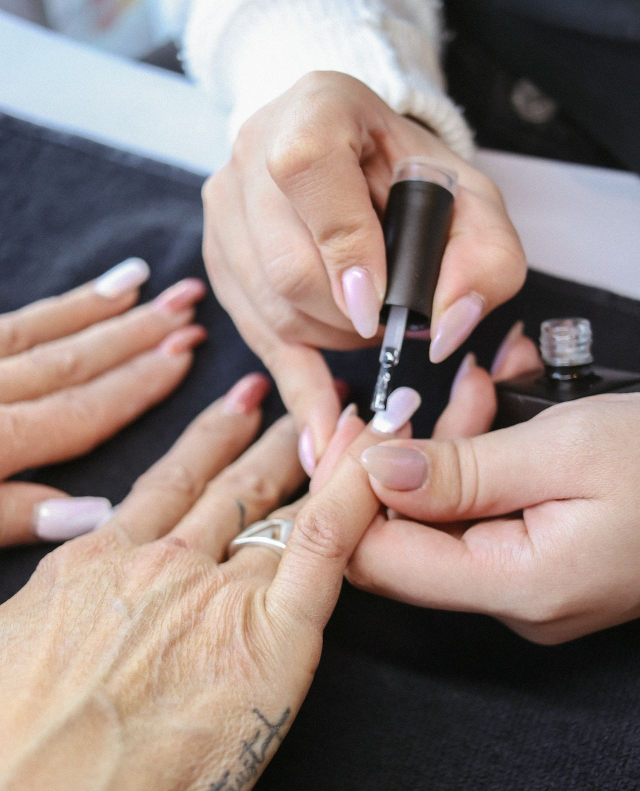 New season, new nails š
Book your spring nail appointment with Jorja and treat yourself āØā
ā
Our March promo is almost over, book in before it's too late!ā
ā
March Promo Includes:ā
⢠Complimentary consultationsā
⢠10% off hair purchasesā
⢠25% off extension installationā
ā
We š¤ Hairā
ā
#BurnabyBC #BurnabyHairSalon #Burnaby #VancouverHairSalon #HairInspo #HairStylists #Joico #KevinMurphy #HairExtensions #BrentwoodMall #TheAmazingBrentwood #BrentwoodBurnaby #selflove #selfcare