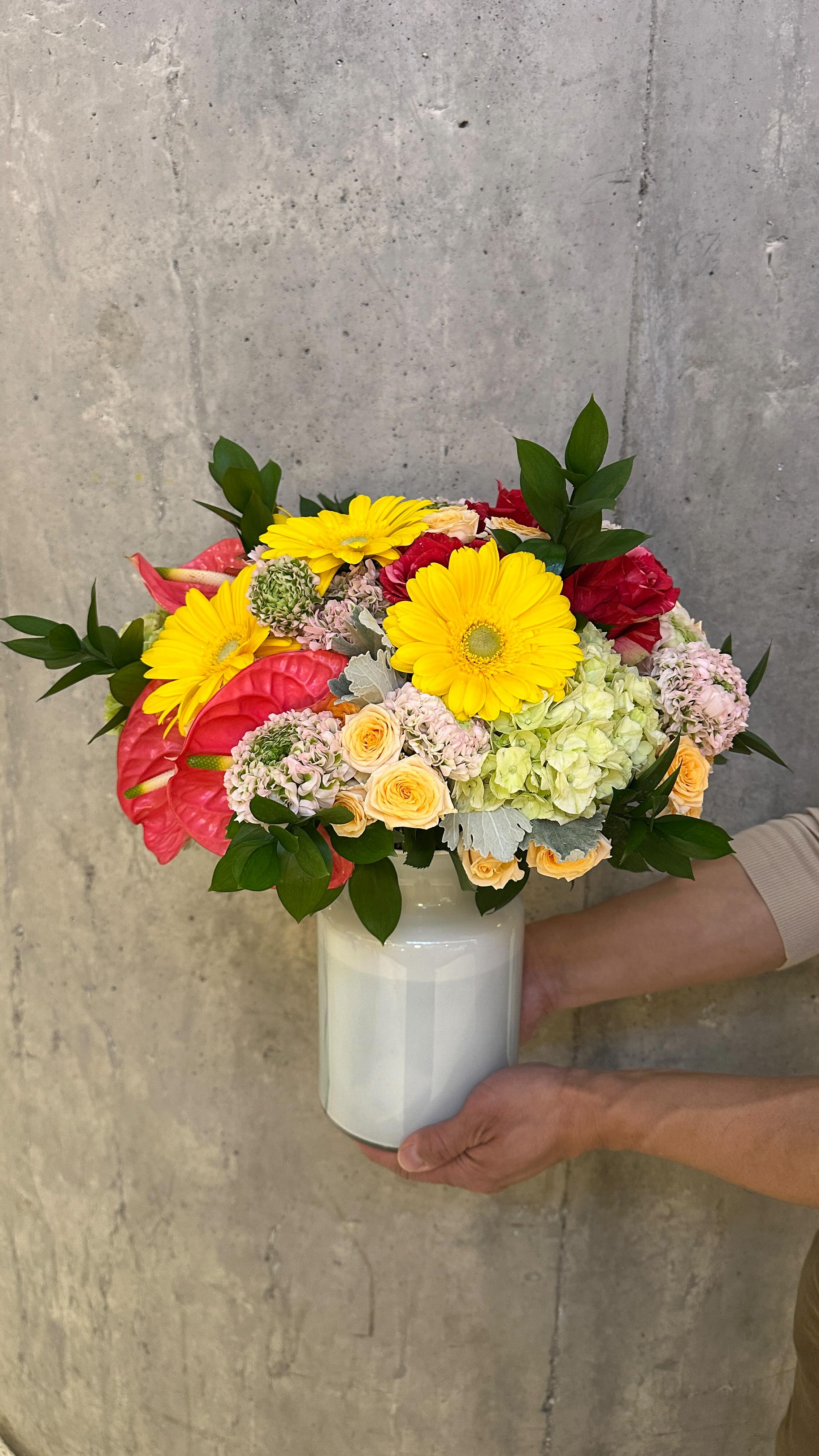The weather may be cold but we have the perfect gift to warm someone’s day. Purchase bright flowers today!
#freshflowers #winterflowers #springiscoming #luxuryflowerstoronto