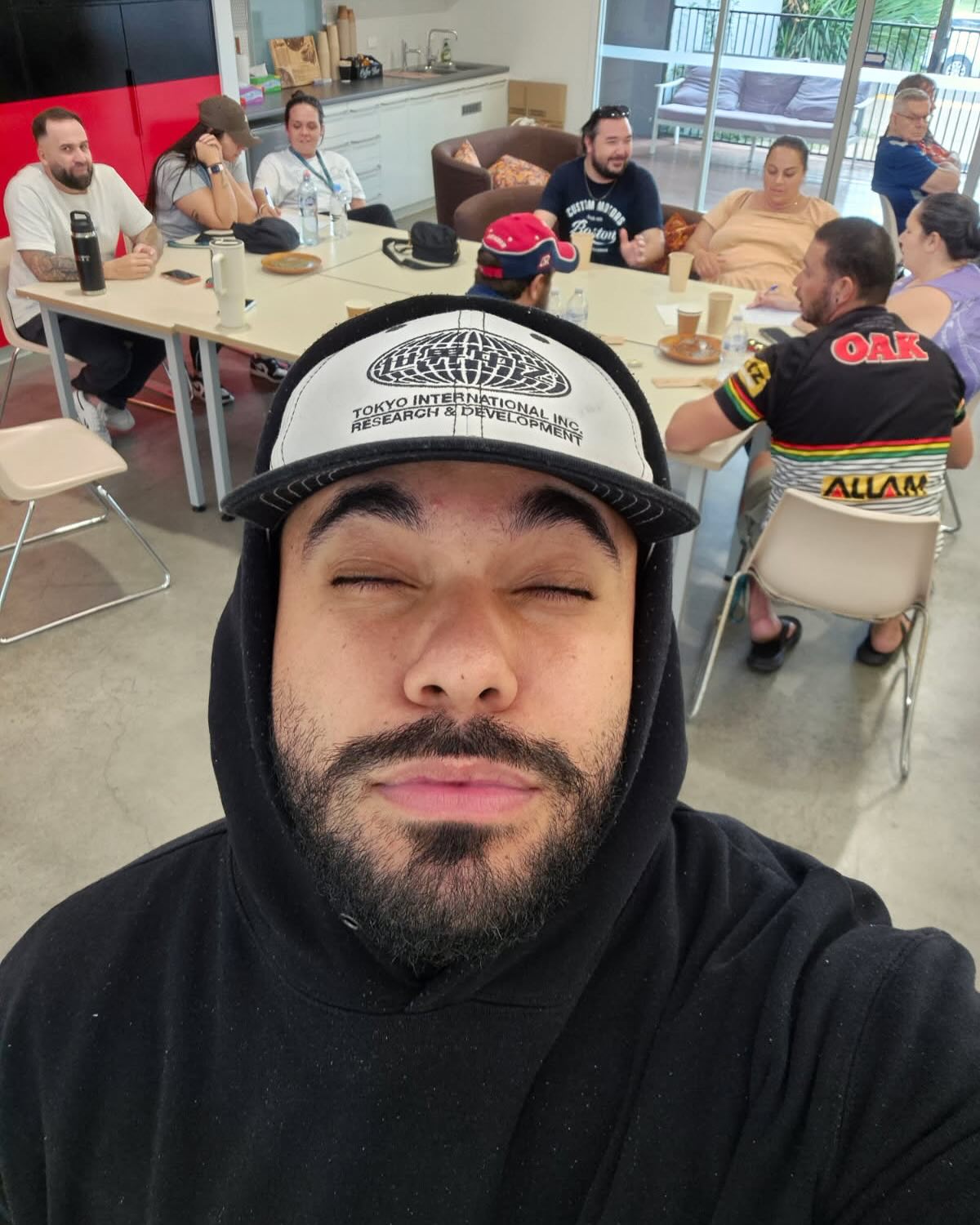 Told Johnny to take pics at the BBQ today… man really said “say less” and dropped a full selfie album 💀📸
Not a single sausage in sight. Just 47 angles of his face. 🤳😂