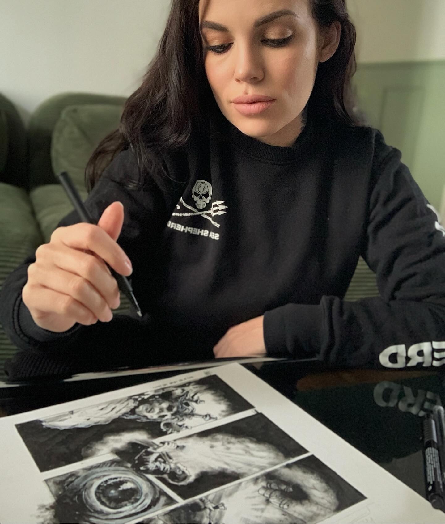 Si tu es team livres illustrés 👁️ lève la main 🙋🏻♀️. 😆😆 #comics #illustration #darkart