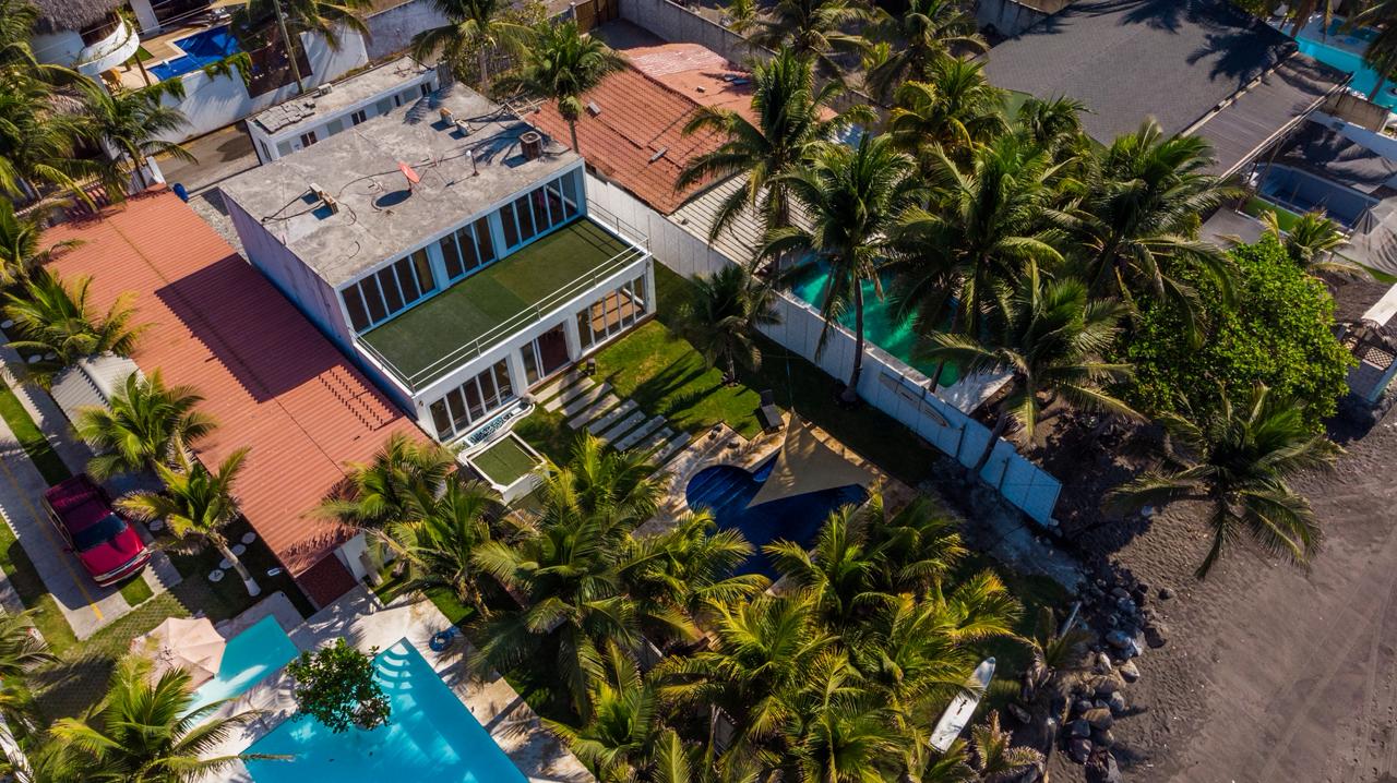 De bonita a irresistible: cómo la fotografía, video y drone para Airbnb transforman tu propiedad en 2026. ✨🏡📸 Mejora tus anuncios, atrae más reservas y destaca entre la competencia. Link in Bio #Airbnb #Fotografía #Drone #Video #Alojamiento #MarketingInmobiliario #LinkInBio