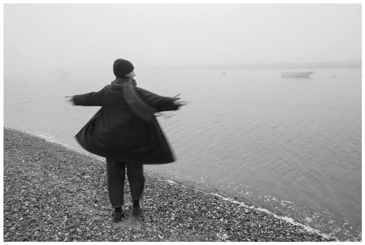A magical ghostly photo taken by @rosiemayne during our recent digital camera 1:1 session ~ it really was SUPER foggy day, with little inspiration around. Rosie is already an established photographer, but wanted to explore some technical elements with my guidance. I decided to step into the frame to help Rosie explore slow shutter speeds 🤍