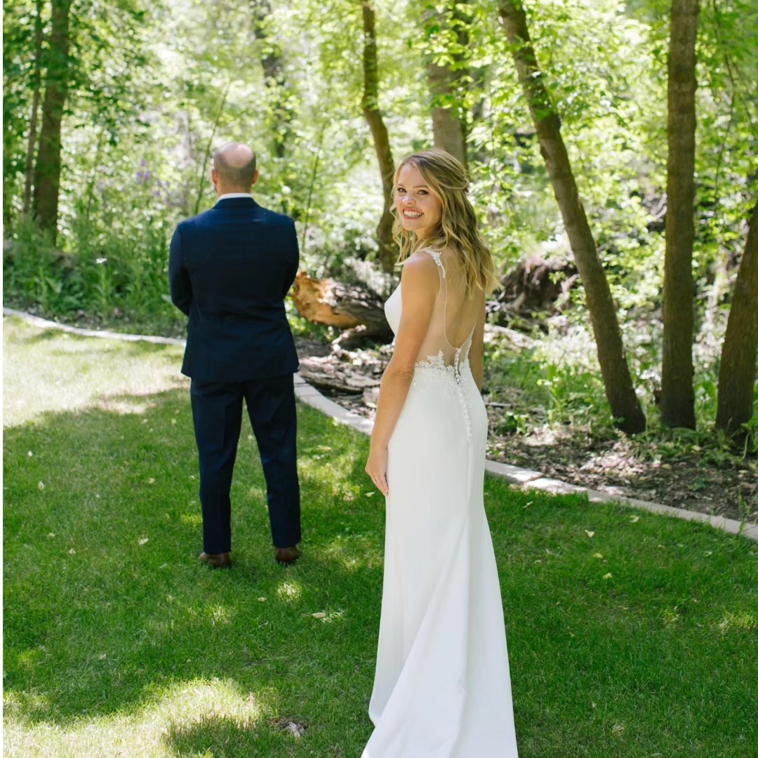 First Look 👀
@madisonmccordphoto perfectly captured this perfect summer love. Swipe to see the progression of this first look moment!
Photographer: @madisonmccordphoto
Coordination: @creatinglifemoments
Catering: @rockwellcaterut
DJ: @minermusicdj
Hair: @wildivyblowdrybar
Bar: @craftedutah
Lighting: @moonlightutah
Flowers: @tapestryfloral_
#summerlove #summerwedding #weddingdressinspo #utahweddingplanner #eventcoordinator #engaged #firstlook