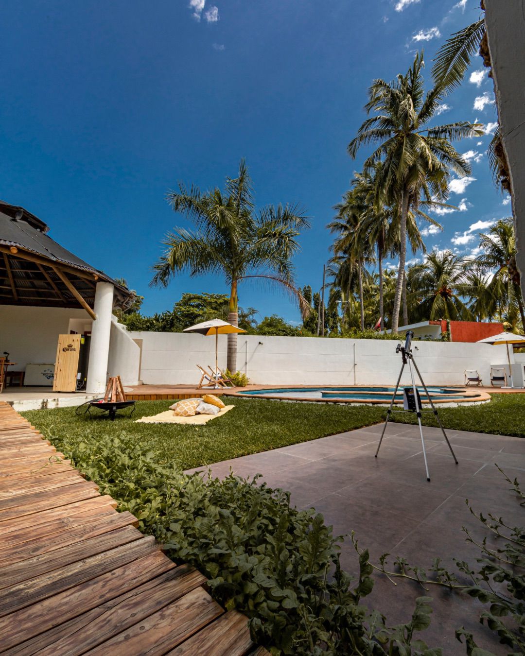 Tu propiedad no se vende sola — el contenido audiovisual impulsa reservas en Airbnb en 2026. Fotos y videos que cuentan la experiencia convierten más. Descubre cómo optimizar tus listings. Link in Bio
#Airbnb #Hospitalidad #FotografíaInmobiliaria #VideoMarketing #Reels #Reservas #LiveInFest