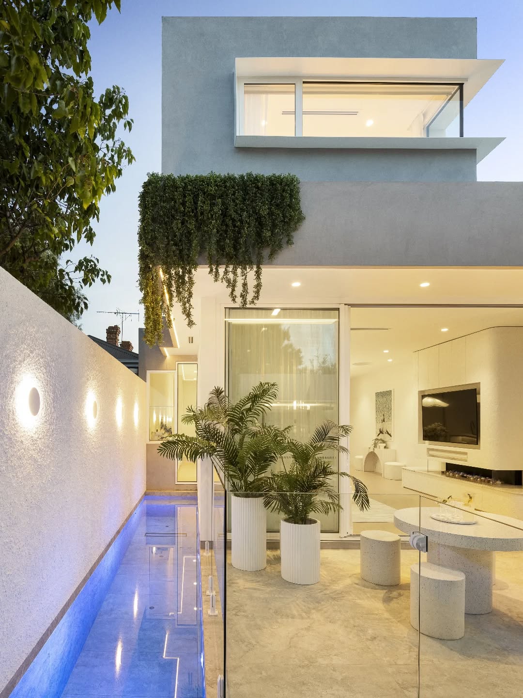 With the right team and some forward planning a pool is always possible πββοΈππ§
@buildinguc absolutely nailing the details on this very narrow Hawthorn block π
#poolbuilder
#pools
#baysidemelbourne
#melbournepoolbuilders
#bayside