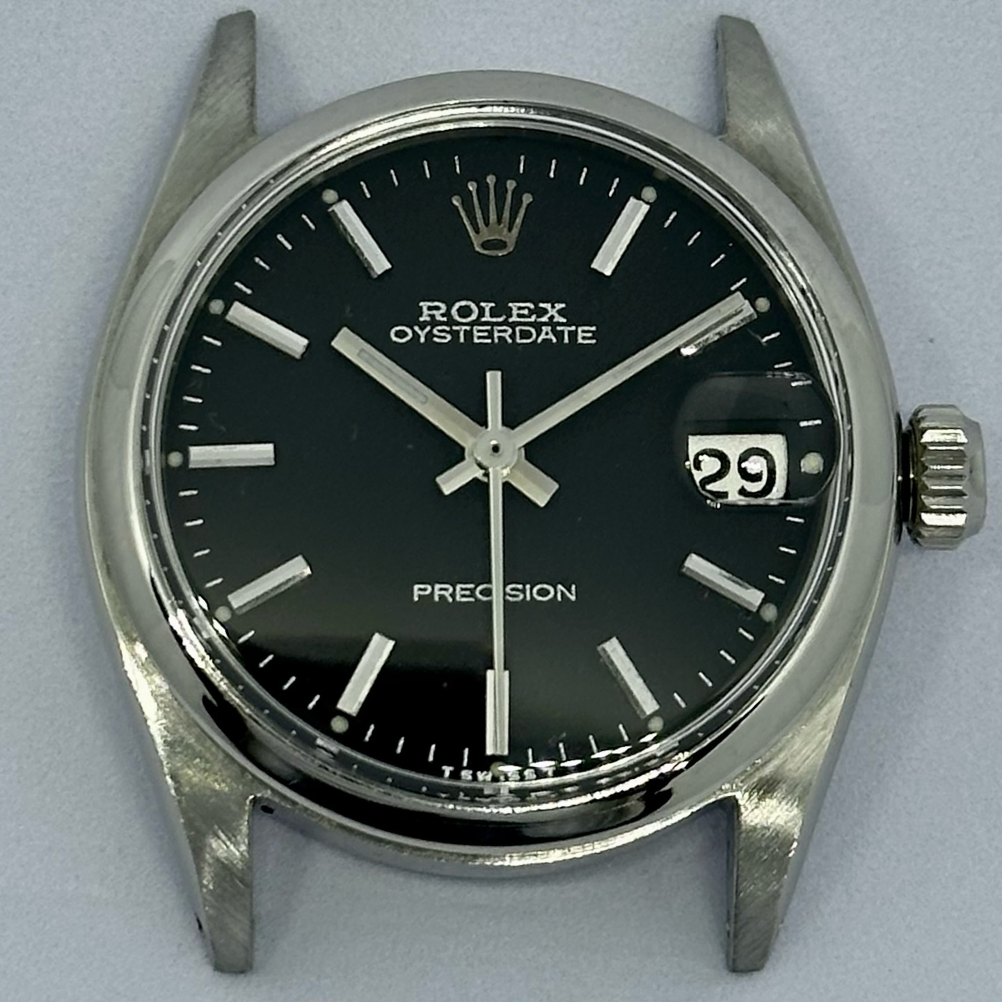【ROLEX Oysterdate Precision Ref.6466】
カレンダー不良、リューズ不良、針の不適合など、
複数の問題を抱えていた個体。
オーバーホールに加え、各部を適正な状態へ調整・交換し、
本来のコンディションへと整えました。
ご覧いただける通り、外装もポリッシュによりクリーンな印象に。
この年代特有の裏蓋の鏡面仕上げも、美しく蘇っています。
修理によって使える状態に戻すだけでなく、
安心して長く使える一本へ。
こちらの個体は現在販売中。
プロフィールリンクより詳細・ご購入いただけます。
COMPASSでは、状態に合わせた適切な修理・整備を行っています。
⌚ お手持ちの時計、気になる不具合はありませんか?
#ロレックス #rolex #オイスターデイト #precision #時計修理
