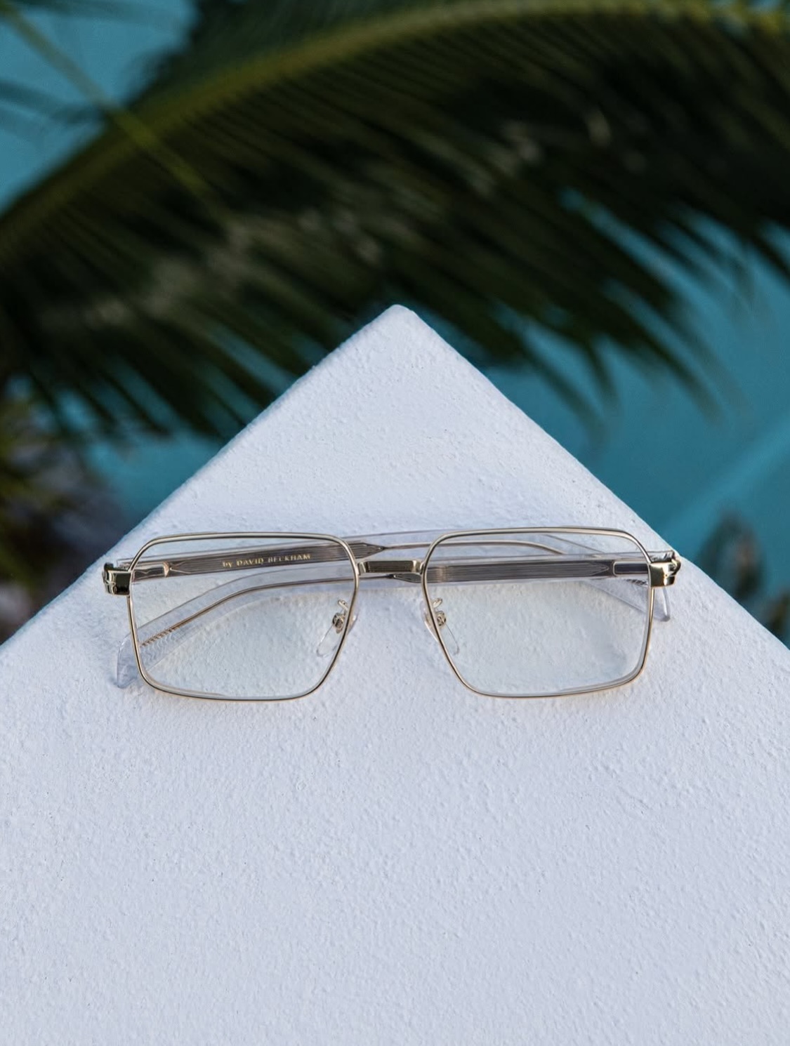 Un pezzo della nuova collezione David Beckham Eyewear.
Linee pulite. Essenziale.
#gibiottica #davidbeckhameyewear #davidbeckham #davidbeckhamsunglasses