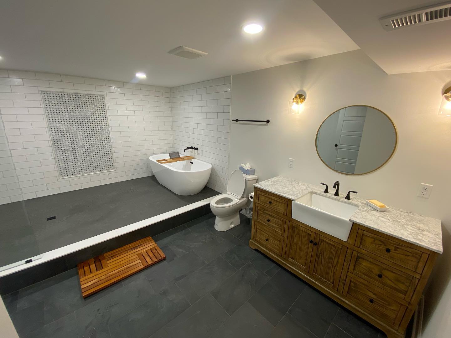 1100 sf finished basement
✨ Wet room
✨ Main Living
✨ Bedroom with walk in closet
✨ Work Out Area
✨ Storage Area
#exploresaratoga #saratoga #contractor #tile #wetroom #finshedbasement