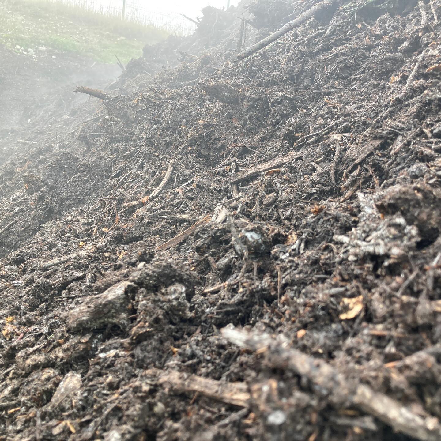 Bio déchets… explorer des solutions, discuter avec des acteurs de la filière, formuler des hypothèses, et enfin proposer des scénarios adaptés à nos villes…
Du design thinking finalement !
À suivre…
.
#easedesigners #designthinking #uxdesign #explore #compost #biodechets #scenario #prototype