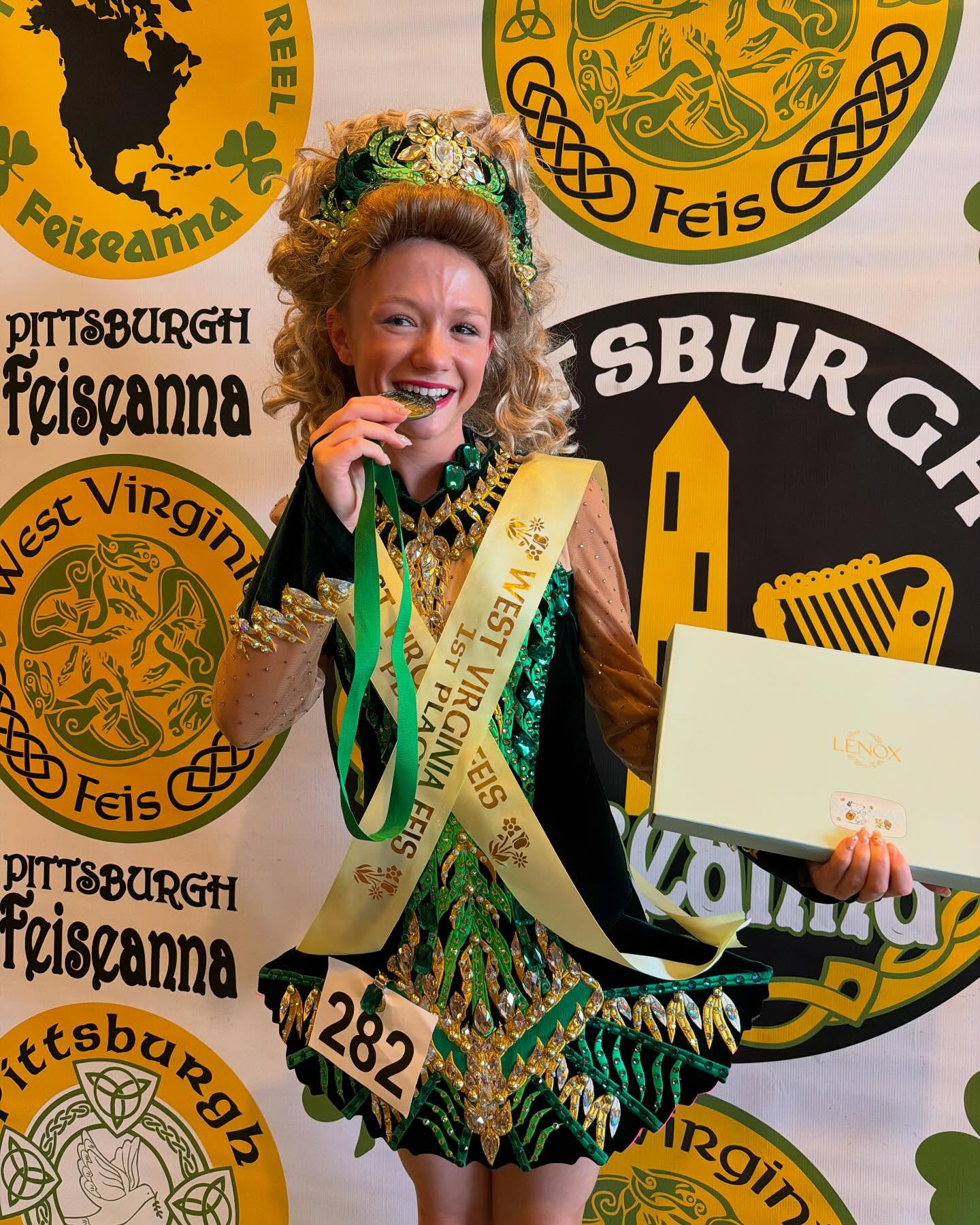 What a great weekend at the Pittsburgh Feisanna!!!!
Special congratulations to McKenna 🏆🏆 Qualified for OC
Mark 🏆 qualified for OC
Cece 🥉 u9 PC
And Allison for getting into PC🏆
We are so proud of everyone else who attended and represented Murphy’s so well!! #murphyirishartsproud #irishdance #clrg #feis #champion #OC #PC #pittsburgh