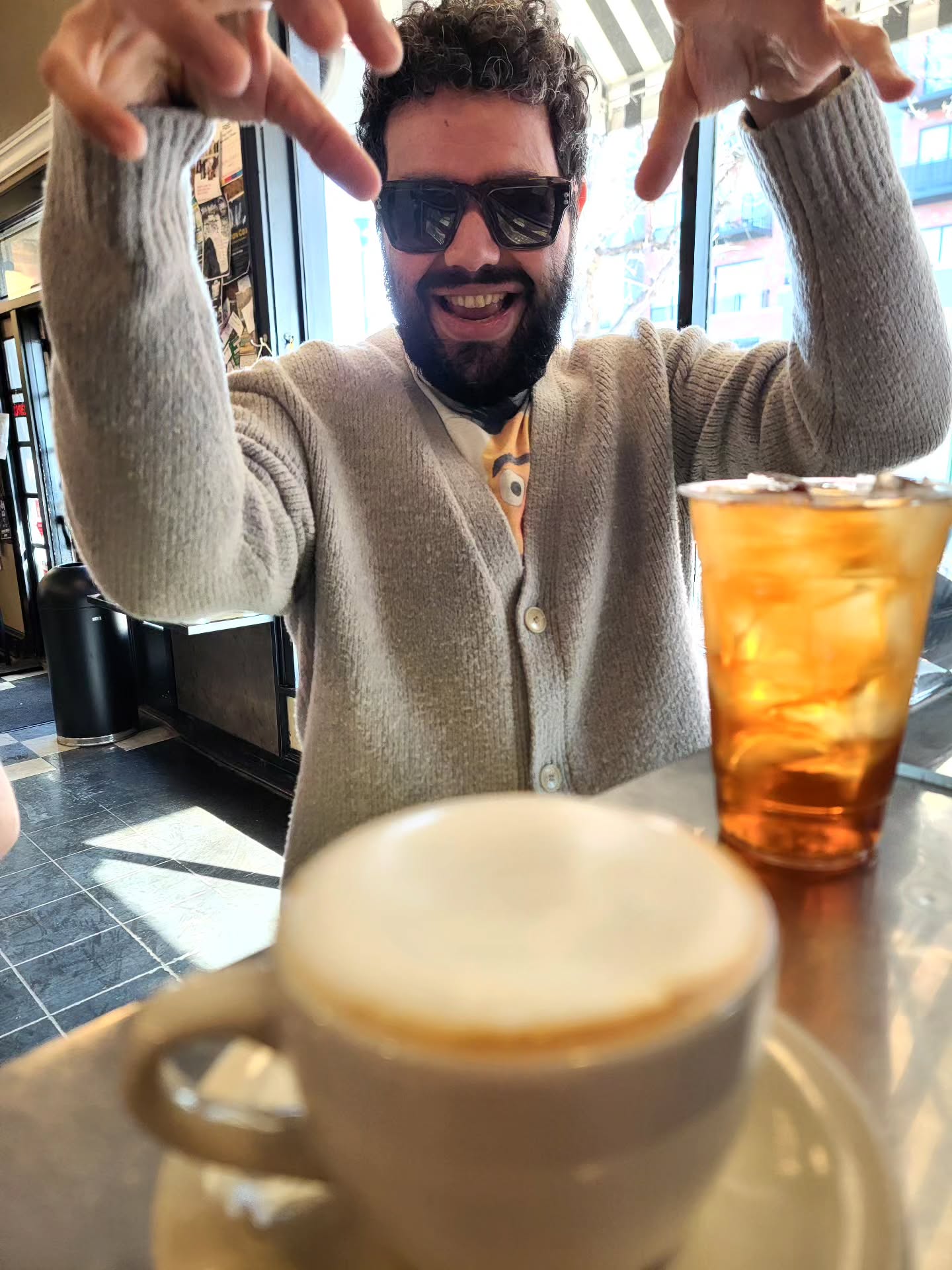 Good Morning.
What's the first word in Latte Art?
Perfect Cappuccino!!!
#conrad🖤BWAY