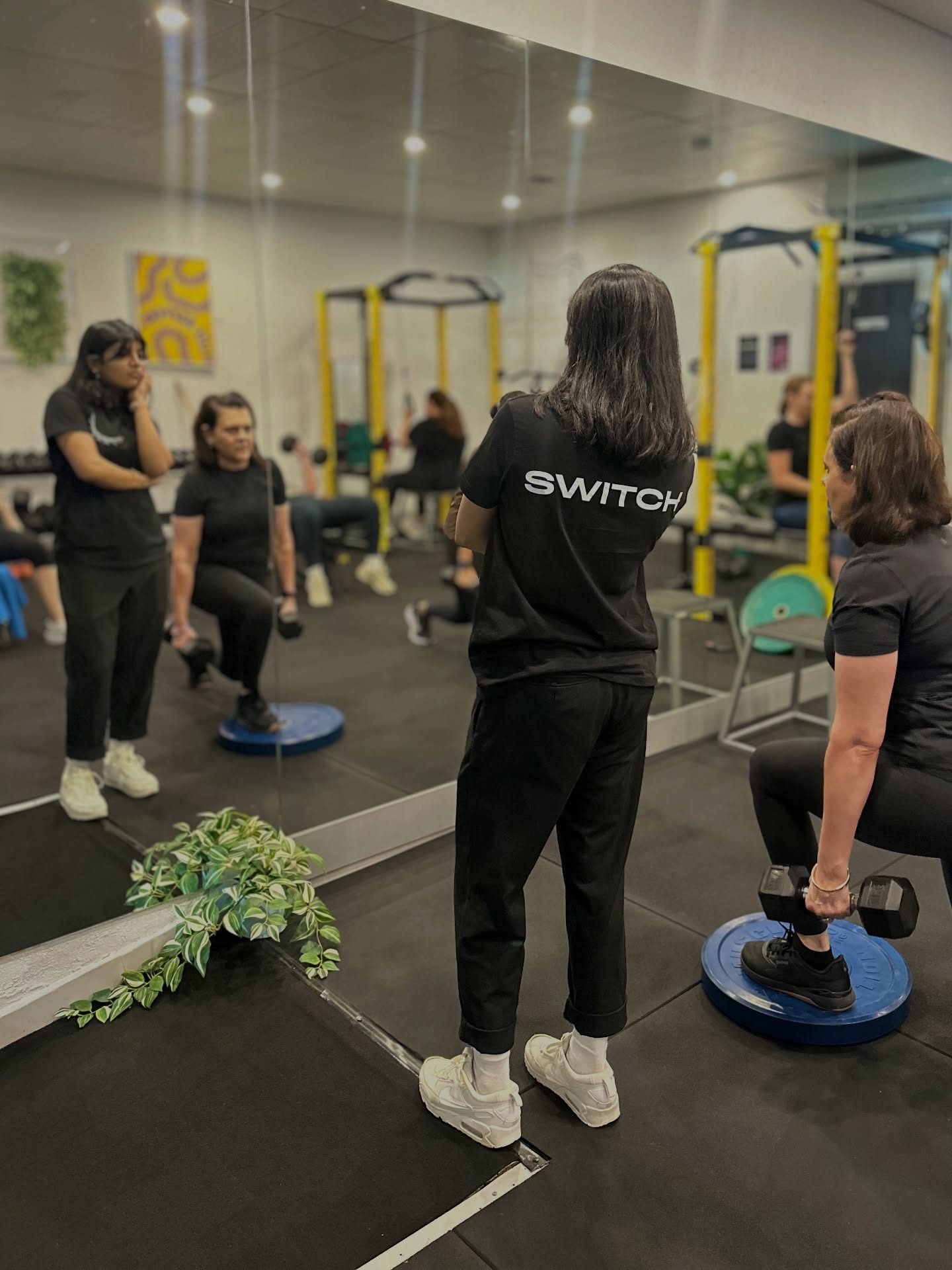 So lucky to have Subanu from Concord Switch in the classes this morning 🌅
Subz spent time just watching everyone’s movements and providing some seriously helpful tips 🫱🏼🫲🏽
It’s easy to get used to pain and convince yourself it’s normal, so it was great to have a physio in for some reassurance and direction
Even better, she’ll be back in a few weeks for our Pelvic Floor Workshop 🗓️