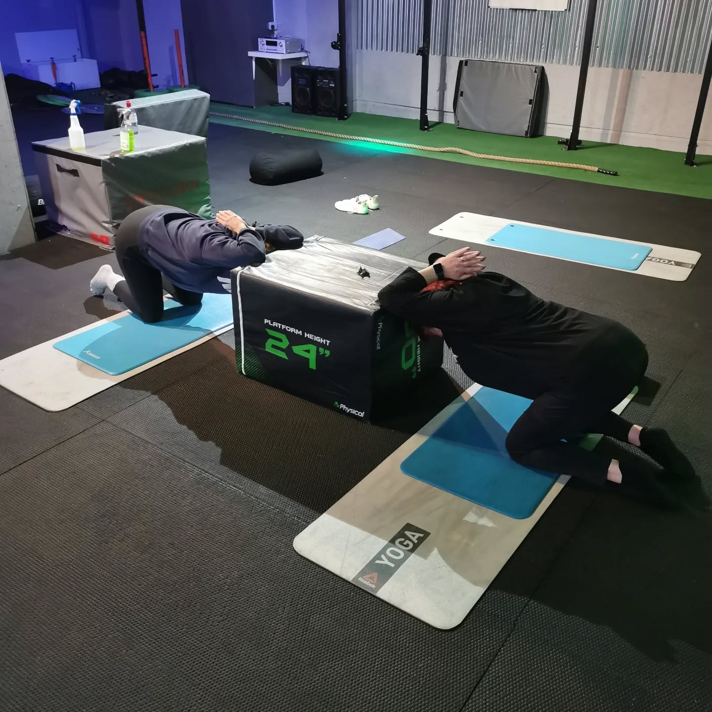 A few shots from my morning stretch classes and 1on1 at the clinic and gym. Clients keep showing up and we keep the process going - consistency is key!! 🔑🥇
#mastermindframes #personaltrainer #stretchcroydon #functionalfitness #functionaltraining #pilates