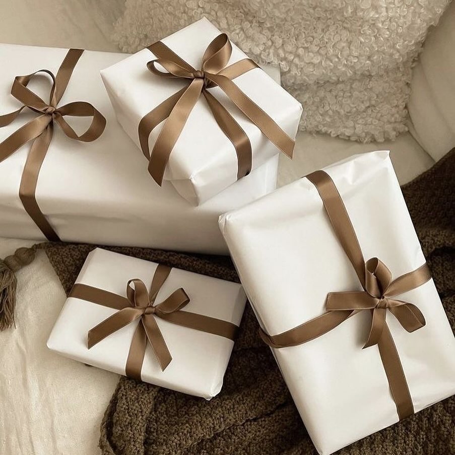 Amidst the holiday rush, remember that true joy lies not in what we receive, but in the warmth of giving from our hearts 🤎
Have you started your holiday shopping yet? Let us know in the comments! 👇🏾
#exaltedmindandwellness #holidayspirit #givingishappiness