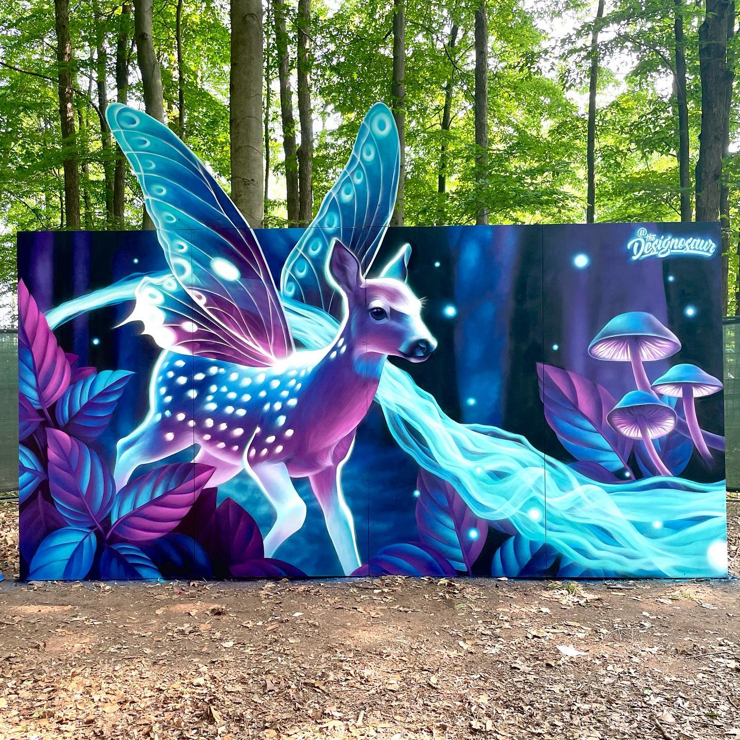 Still dreaming about painting in the forest 🌳 ✨💖😍 so grateful for such an amazing experience. Thanks again to @electric_forest @melolagnia for having me out and taking such good care of me 🥰 I loved painting this lil’ fairy deer so much that I’m currently painting another fairy animal on my shed at home… stay tuned 🧚 😉✨
#electricforest #ef2024 #electricforest2024 #rothbury #rothburymichigan #michigansummer #festival #musicfestival #festivallife #livepainter #livepainting #festivalart #festivalartinstallation #artinstallation #fawn #fawnart #fairy #fairydeer #deer #fairyfawn #enchantedforest