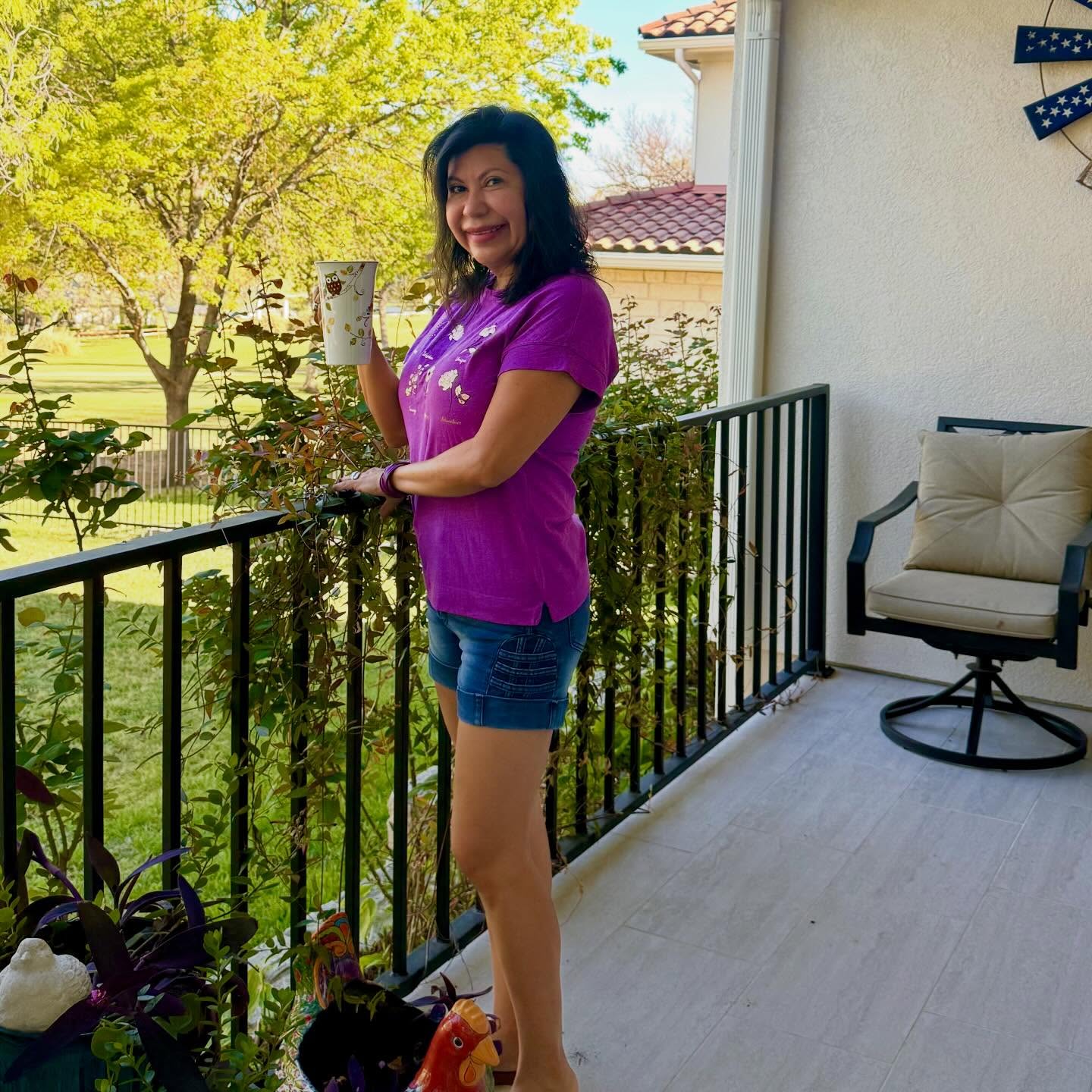 Happy Friday ☕
Taking a quiet moment before the day gets busy. Sunshine, coffee, and gratitude… my favorite combination 🙋🏻♀️
#passionistachic #goodmorning
•
•
•
•
#spring #over50andfabulous #texaslife