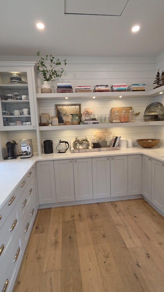 Soft light. Clean lines. A space that just feels good. 🤍
This pantry proves that thoughtful design goes beyond the main rooms featuring beautifully tailored roman shades that soften the light, add texture, and elevate the entire space.✨
From the gentle folds to the calming palette, every detail works together to create a moment of quiet luxury in your everyday routine.
Because even your pantry deserves to feel this beautiful.✨
#RomanShades #PantryDesign #InteriorDetails #inspiration #modernliving