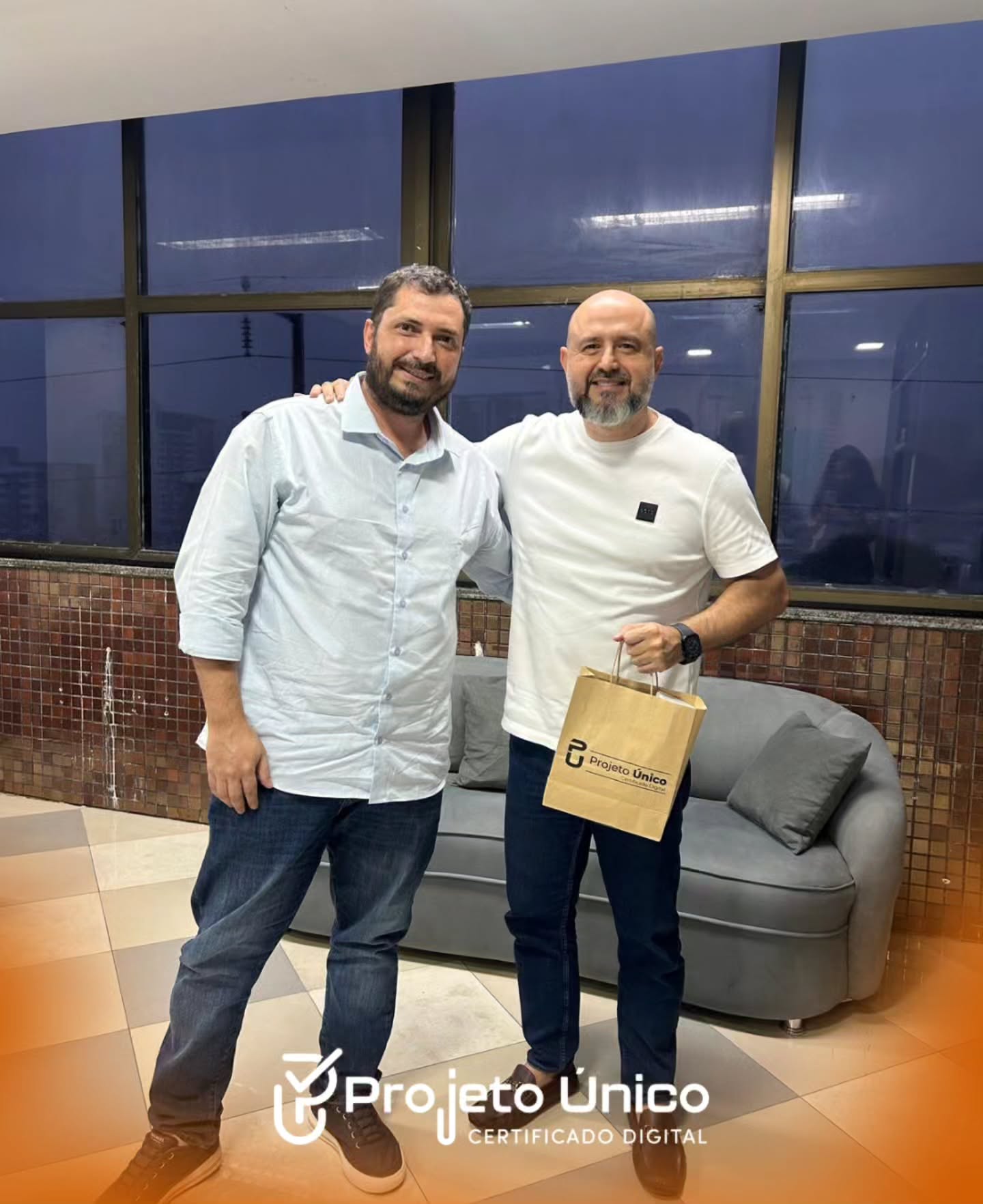 Dia de alinhamento e produtividade. 🤝
Gostaria de agradecer ao Dr. Fernando e a Mayra pela reunião de hoje. É gratificante quando propósitos se encontram e a confiança se torna a base para grandes projetos.
Este é apenas o início de uma jornada que, com certeza, será de muito sucesso. Vamos em frente! 🚀