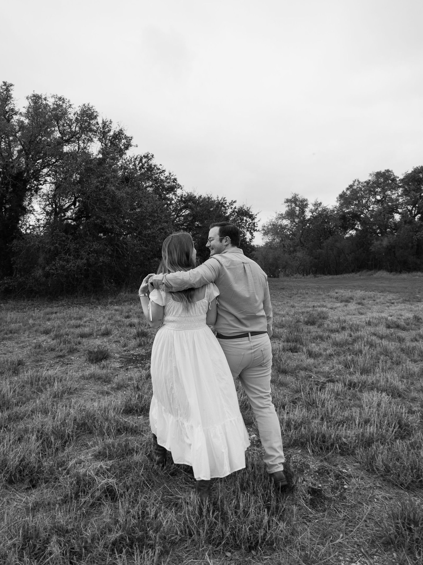 when new clients turn into new friends>> 🥲🤍🙌
this engagement session with Jessica and Chase was so much fun! love hearing about how people fall in love and the unique parts to their stories. makes each session so special!