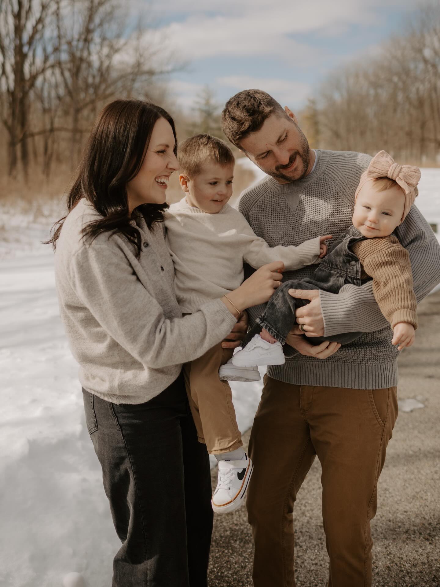 As much as I don’t love the cold, snow will always be one of my favorite session backdrops!