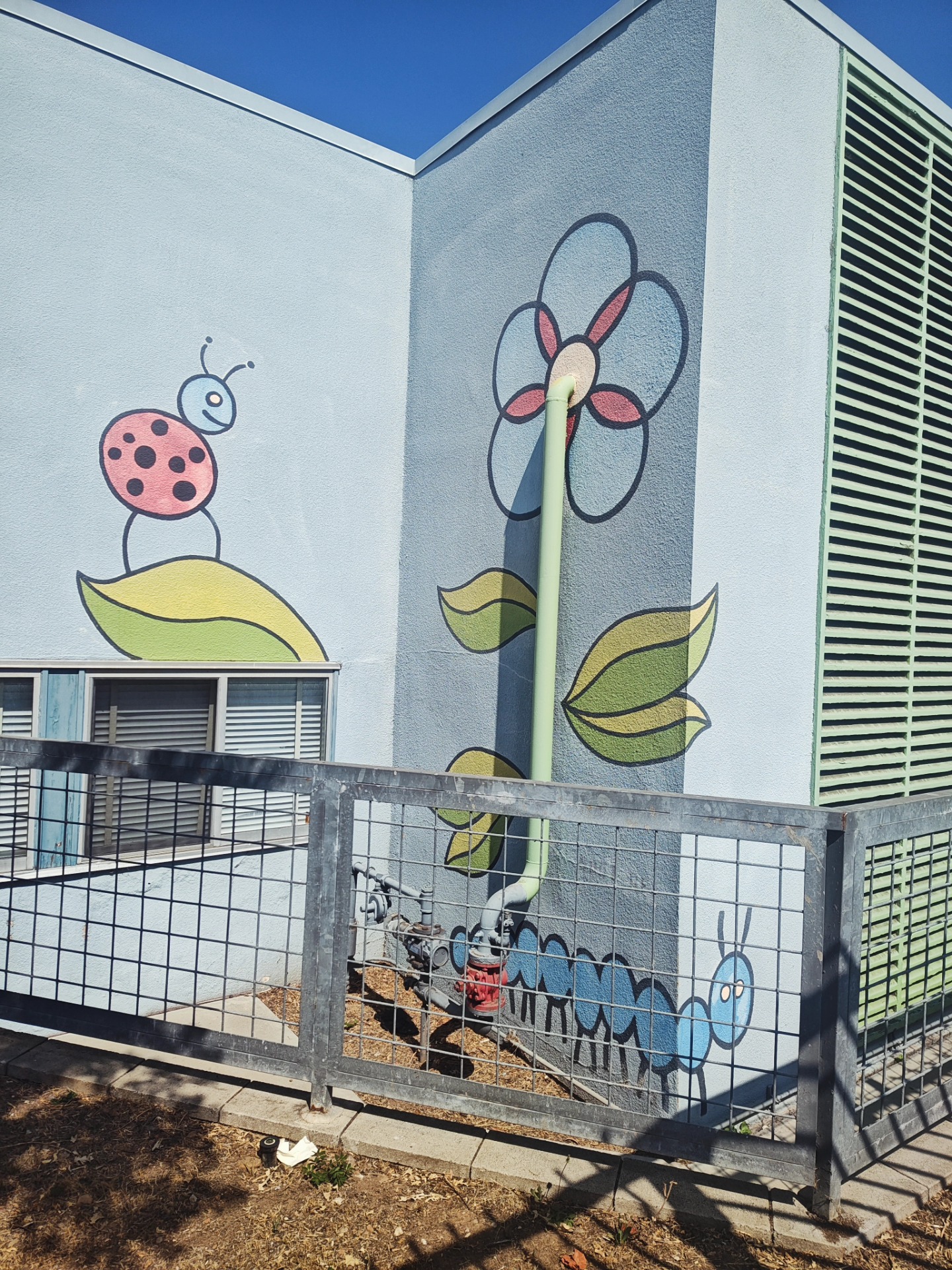 Make school a fun and enjoyable place. We want to see more art on school walls!
#artischange #ArtMatters #ArtForGood #loveyourcommunity #artcollaboration