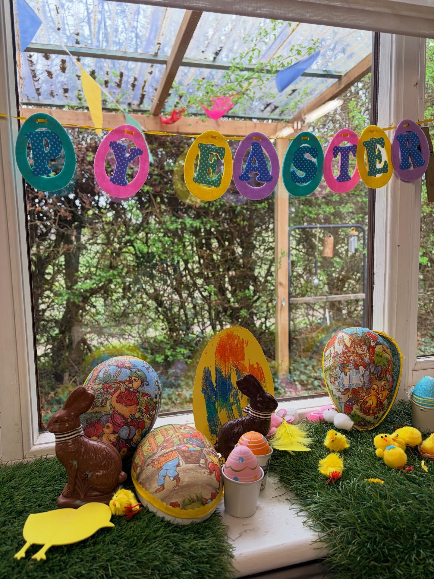 Wishing you all a lovely Easter break π£