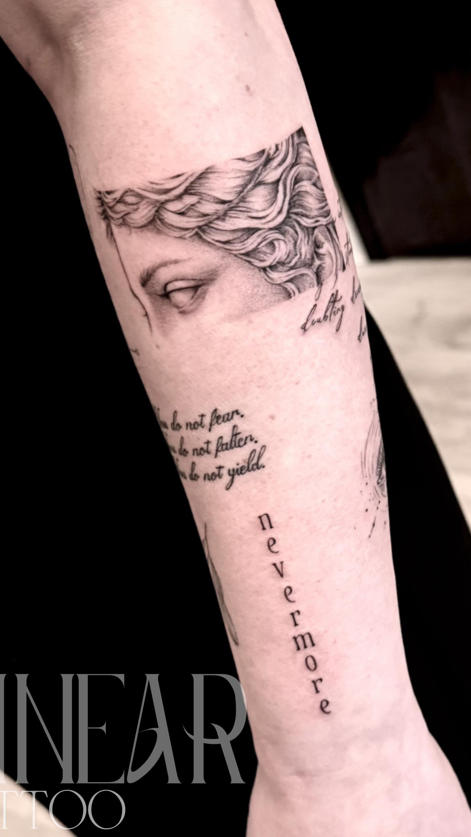 Love this style β€οΈοΈ added more to her sleeve- next up, more connectors, geometric elements and designs to continue up the arm. These types of projects do take multiple sessions but, the end result is π€πΌ
#stltattooartist #stlouistattooartist #finelinetattoo #illinoistattooartist #lineartattoostl