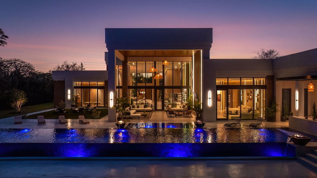 A home like this doesn’t come around often.
The light, the architecture, the way every space opens up… wow. 🤩
22-foot ceilings, a 90-ft saltwater pool, and over an acre to take it all in.
Villa Luminara is really something special.
Listed by: @ashley.fenttiman.dmg @stevenfenttiman @thedawnmckennagroup | @coldwellbanker
Photography: @spacecrafting_photography