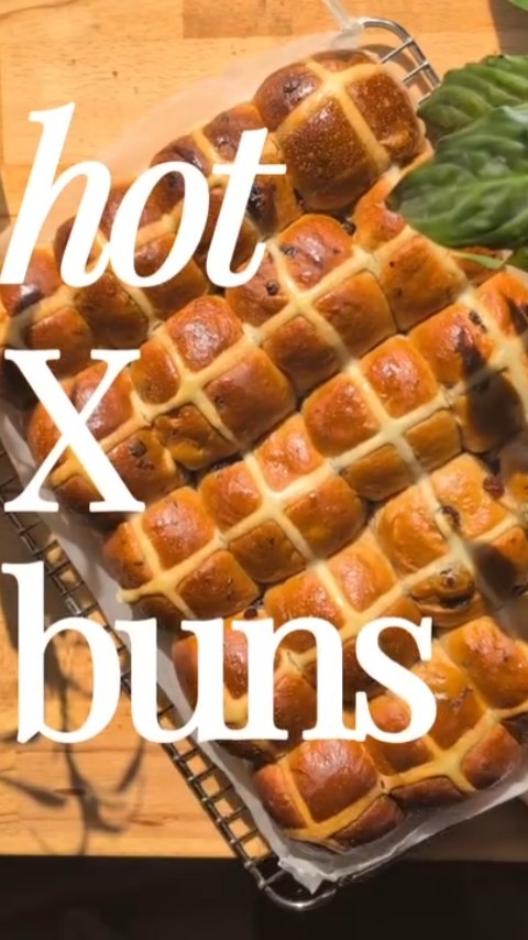 Tell me my buns look good!
Tis the season! Honestly could have these all year round. It is unfortunately not sourdough. Let's be real though, HXBS are not the healthiest food out there to begin with If I'm going to be naughty, I'll do it properly. However, I can be a simple girl, and I do love the classic Woolie's HXB. Don't judge please. 🫣
Here's my version of it! Want the recipe? Send me a DM with "hxb" and I'll send it through!
#sipregobakingworkshops #hotcrossbuns #hotcrossbunrecipe