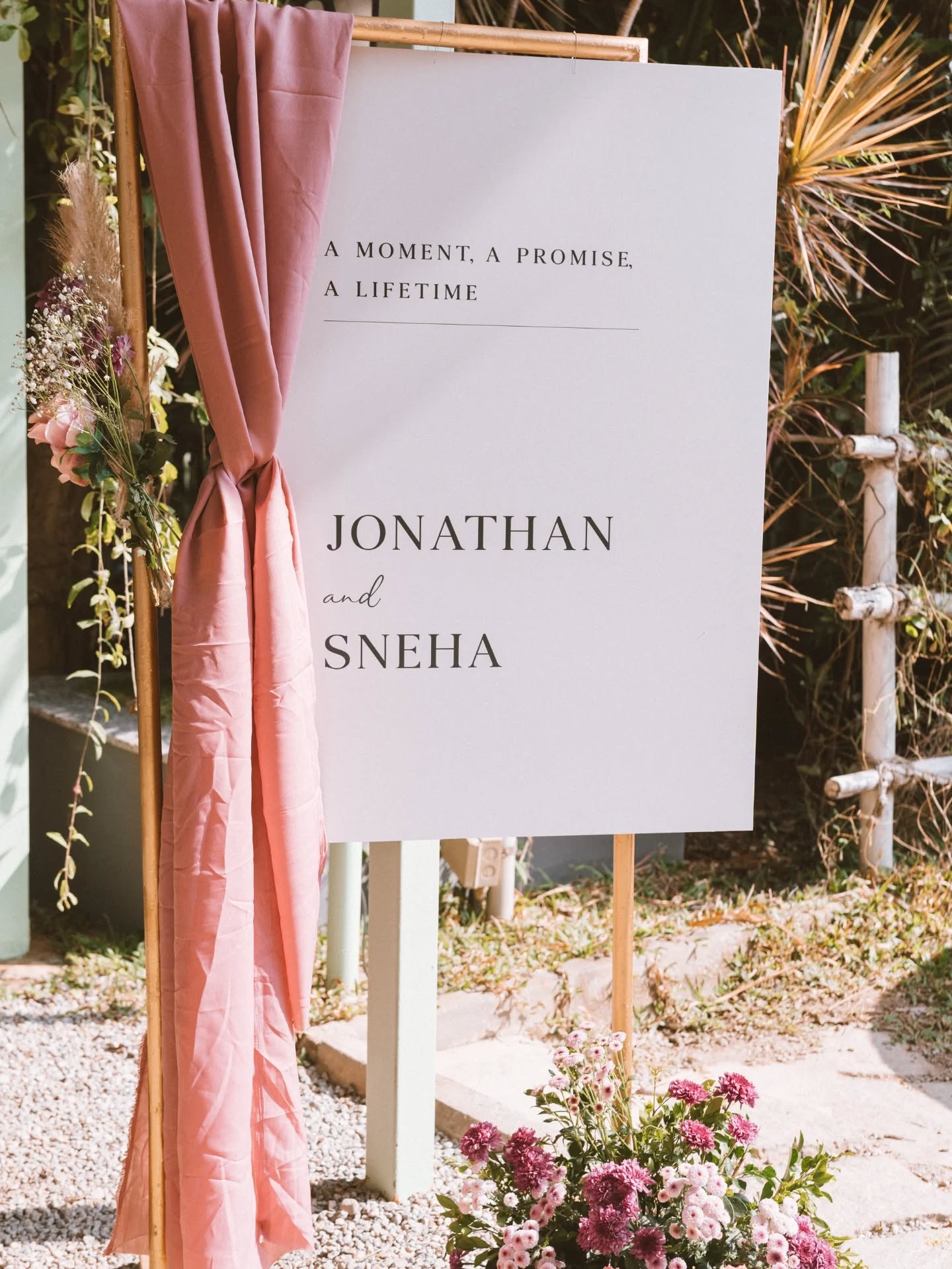 A MOMENT, A PROMISE, A LIFETIME
@meragi.photography
#indianweddingphotographer
#luxuryweddingphotography
#indianweddingstories
#weddingstoryteller
#destinationweddingphotographer