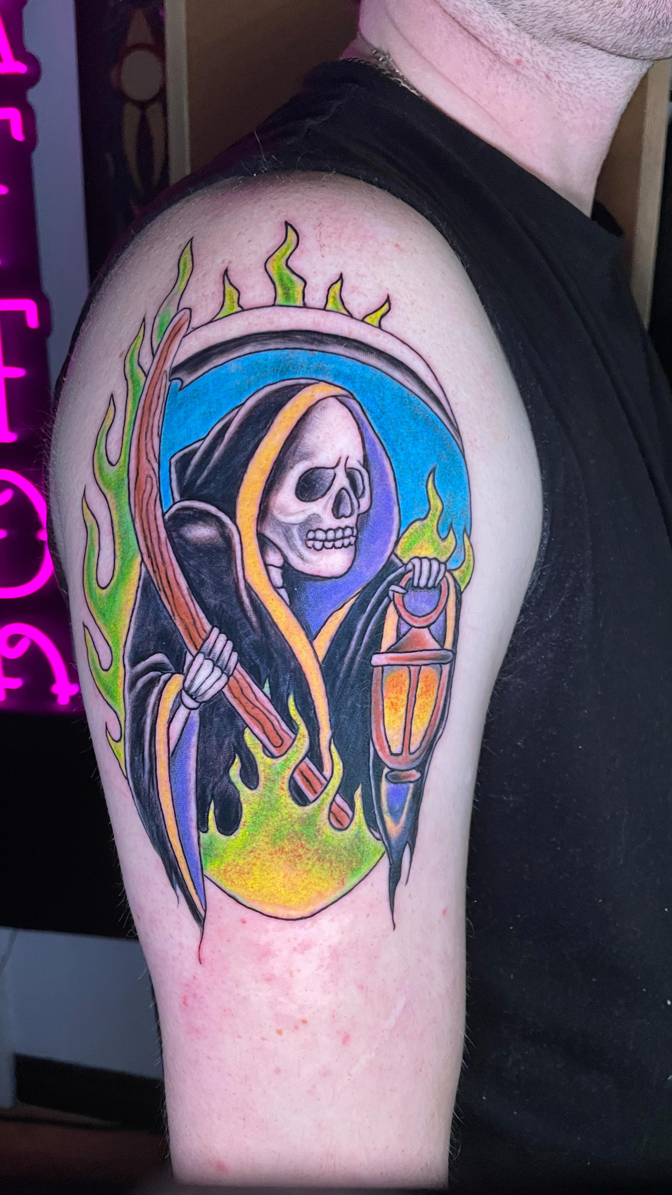 90s nostalgia meets the afterlife 💀✨
Reaper with a throwback twist by @brandybonestattoo
Done at Royal Anchor Tattoo, New West 🔥
#tattoo #reapertattoo #90skid #tattooart #inked #tattoodesign #vancouvertattoo #newwestminster #tattoooftheday #artistsoninstagram #tattooinspiration