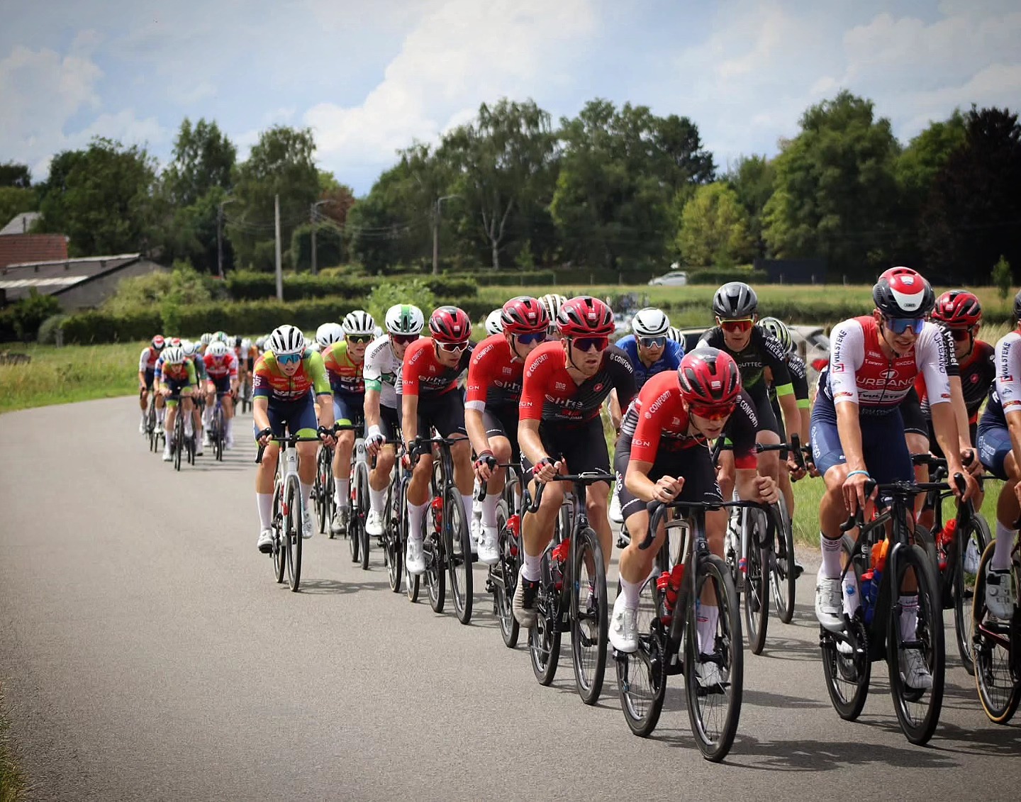 Hard days in Belgium for the Province Cycling Tour.
Try to give my best to help the team as much as possible, unfortunatly, we miss a good result.
Now it's time for some good rest at home in Canada, before setting off for the last part of the season!
A big thank you to @elitefondationscyclingteam for the perfect support !
📸 : Francis Brihxe
@scottsports
@kask_sport
@julbo_eyewear
#elitefondationscyclingteam #elitefondations #sogecoma #roccabois #conforti #debonsarchitecture #leonbychaidubaron #chaidubaron #velosophebeer #scott #bikeonscott #velosophecyclistbeer #genevecyclisme #velotoze #Tokiwi #roccabois #cuagsport #castelli #kaskhelmets #motorex #motorexbikeline