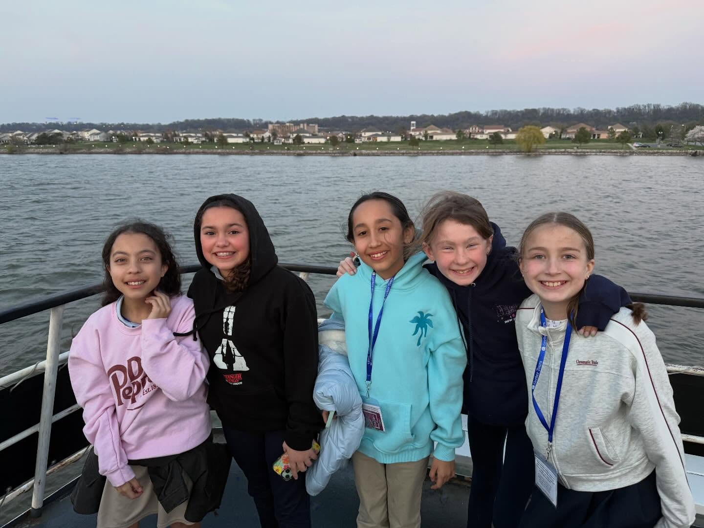The perfect end to a long, full day of touring our nation’s capital: a sunset cruise on the Potomac River.
#thebridgesacademy #thebridgesacademytakesdc #bridgesadventures