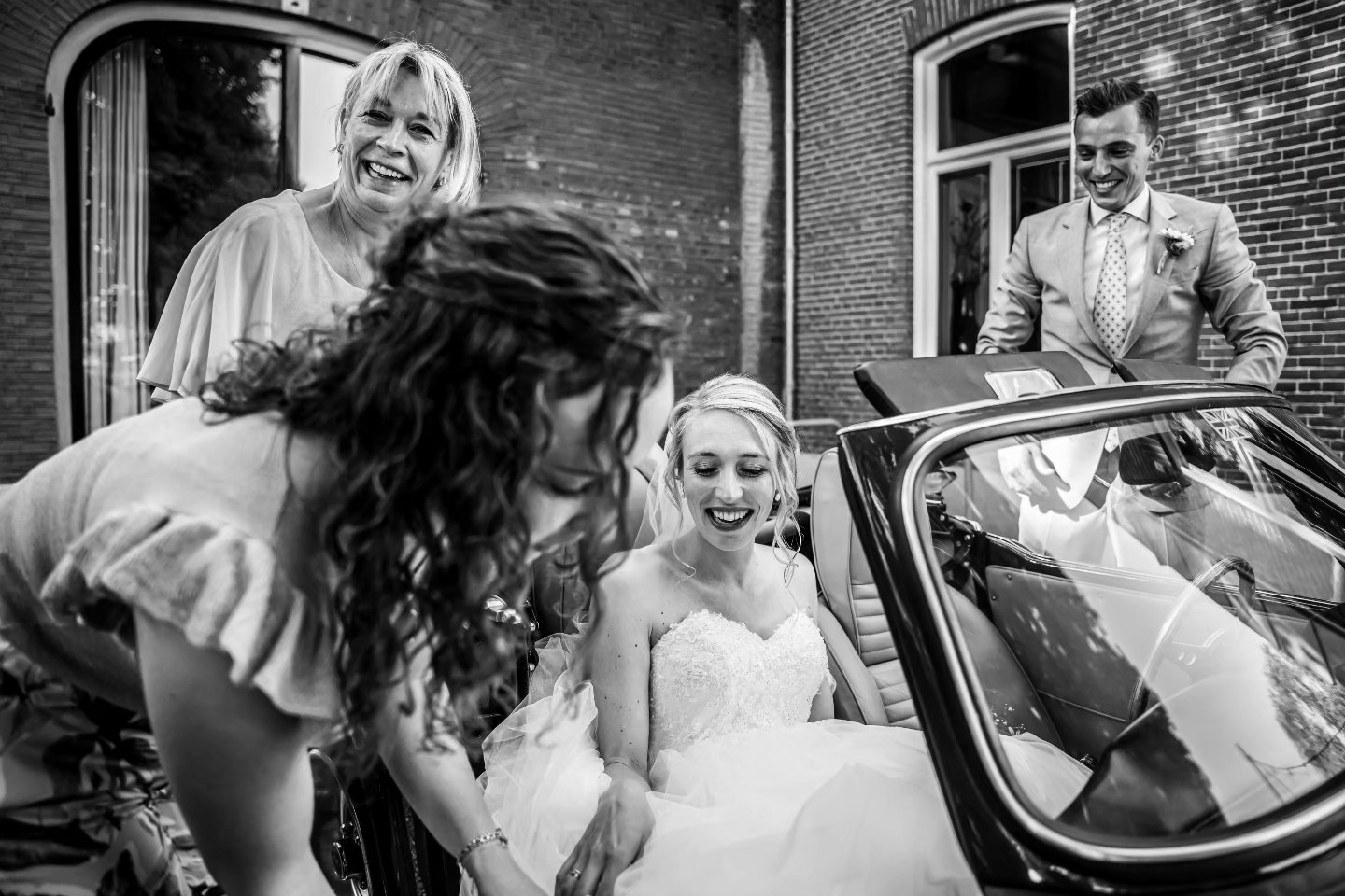 En ook deze geweldige dag is alweer één jaar geleden! ♥️
#verloofd #trouwenin2024 #1jaargetrouwd #trouweninnederland #trouweninzuidholland #trouwenindelft #trouwfotografie #weddingphotography #weddingphotographer #trouwfotograaf #wijgaantrouwen #trouwfotos