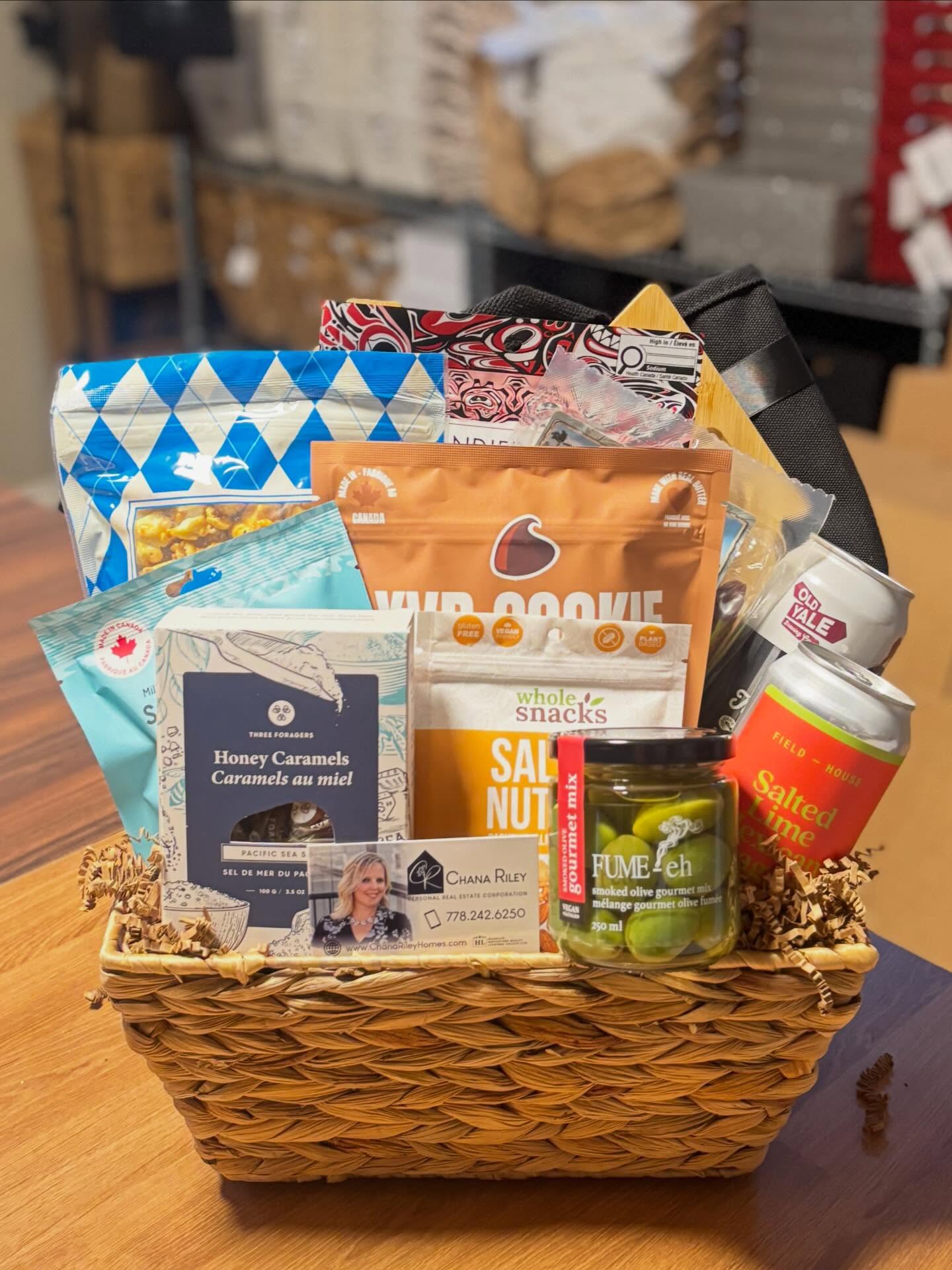 Happy Sunday 💙
A little look at some of the gift baskets that went out this week. Each one put together with BC made products and meaningful touches for every occasion.
Grateful to be part of your gifting moments💕
#fraservalleybasketco #corporategifting #supportlocalbc #giftbaskets #clientgifts