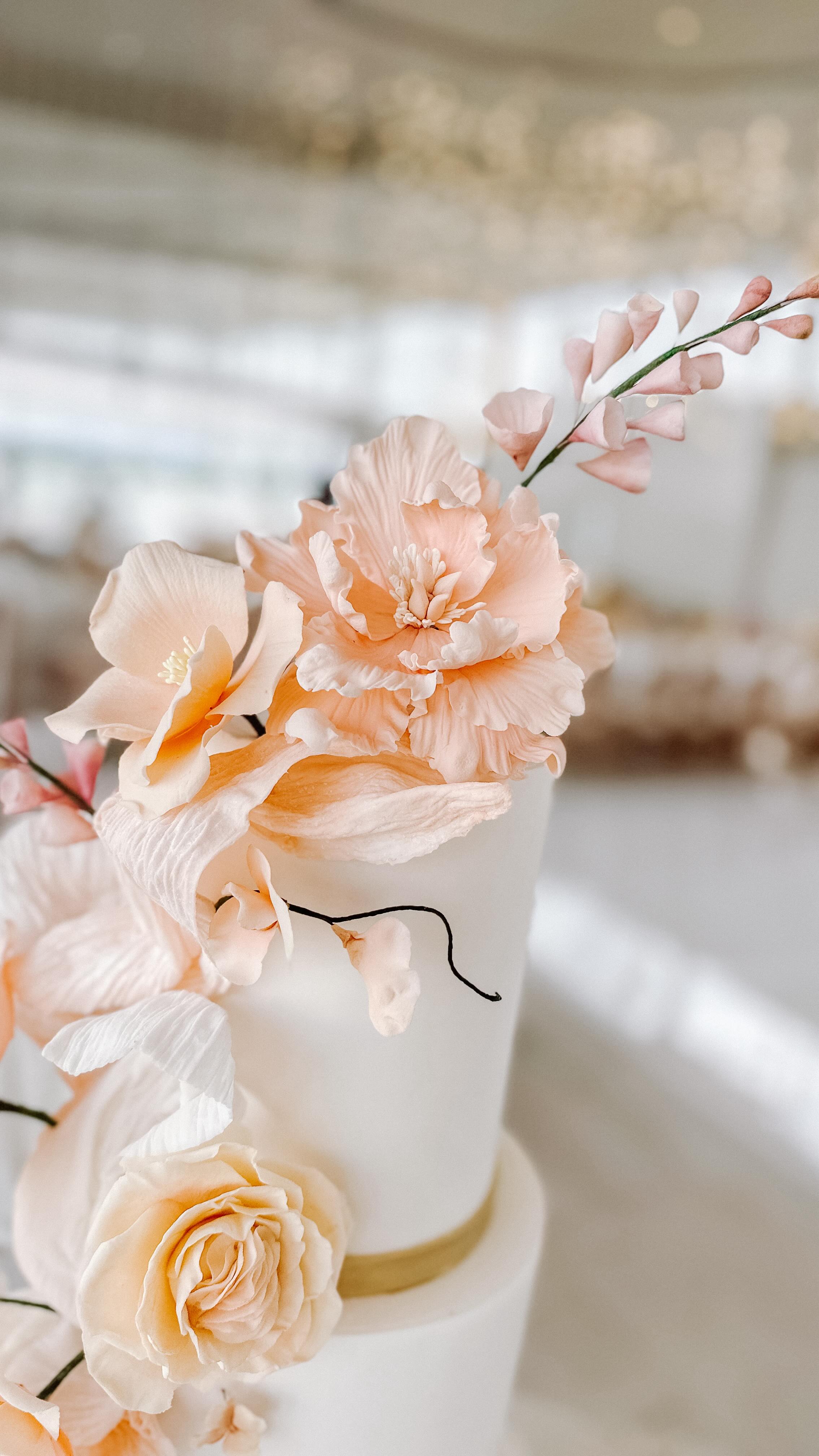 There’s something so dreamy about creating with your hands…
a little swirl here, a sprinkle there, and suddenly something once ordinary becomes full of life and love 🤍
We don’t take it for granted — this little gift of ours.
To dream something up, to shape it, to pour love into every detail… and then watch it become part of someone else’s joy.
It feels a bit like magic, if we’re honest 🌸
And we are so, so lucky to call this our everyday.