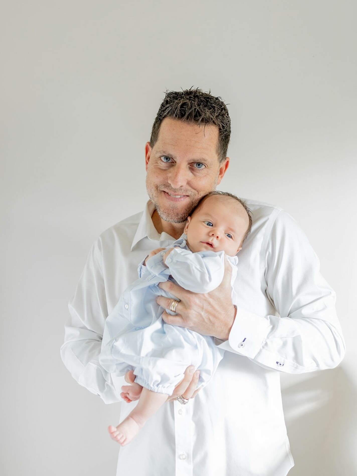 love this daddy moment 🍼🤍