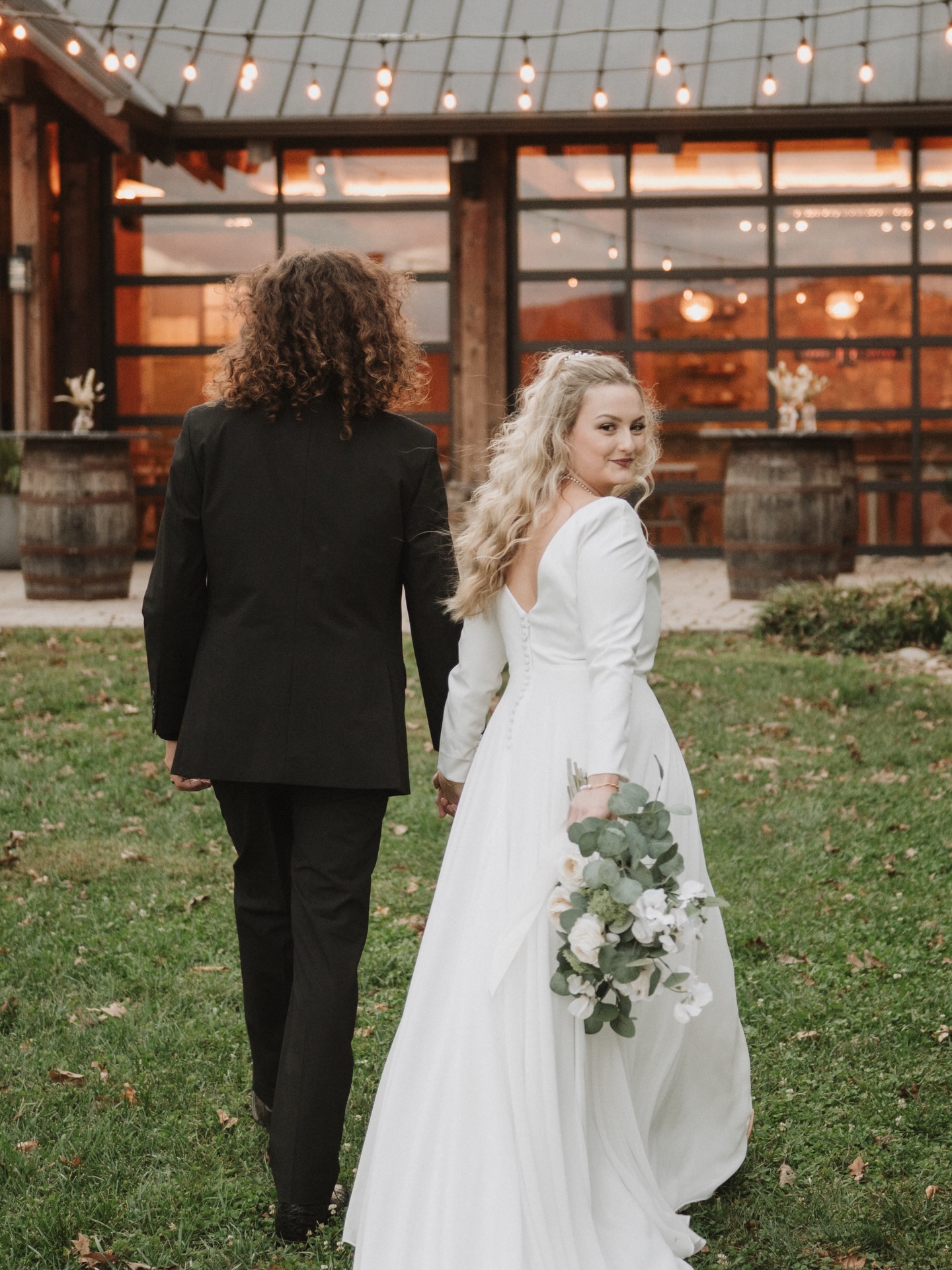 quietly iconic. main character energy
✨Lunden and Ricky✨
no chaos, no pressure - just them + 10.
proof that eloping can still feel like everything
Photo: @sullivanphotographyknoxville 🤩
Check us out for your special day at harpersvineyard.com
#elopementinspiration #smallweddings #smokymountainwedding #vineyardwedding #townsendtn