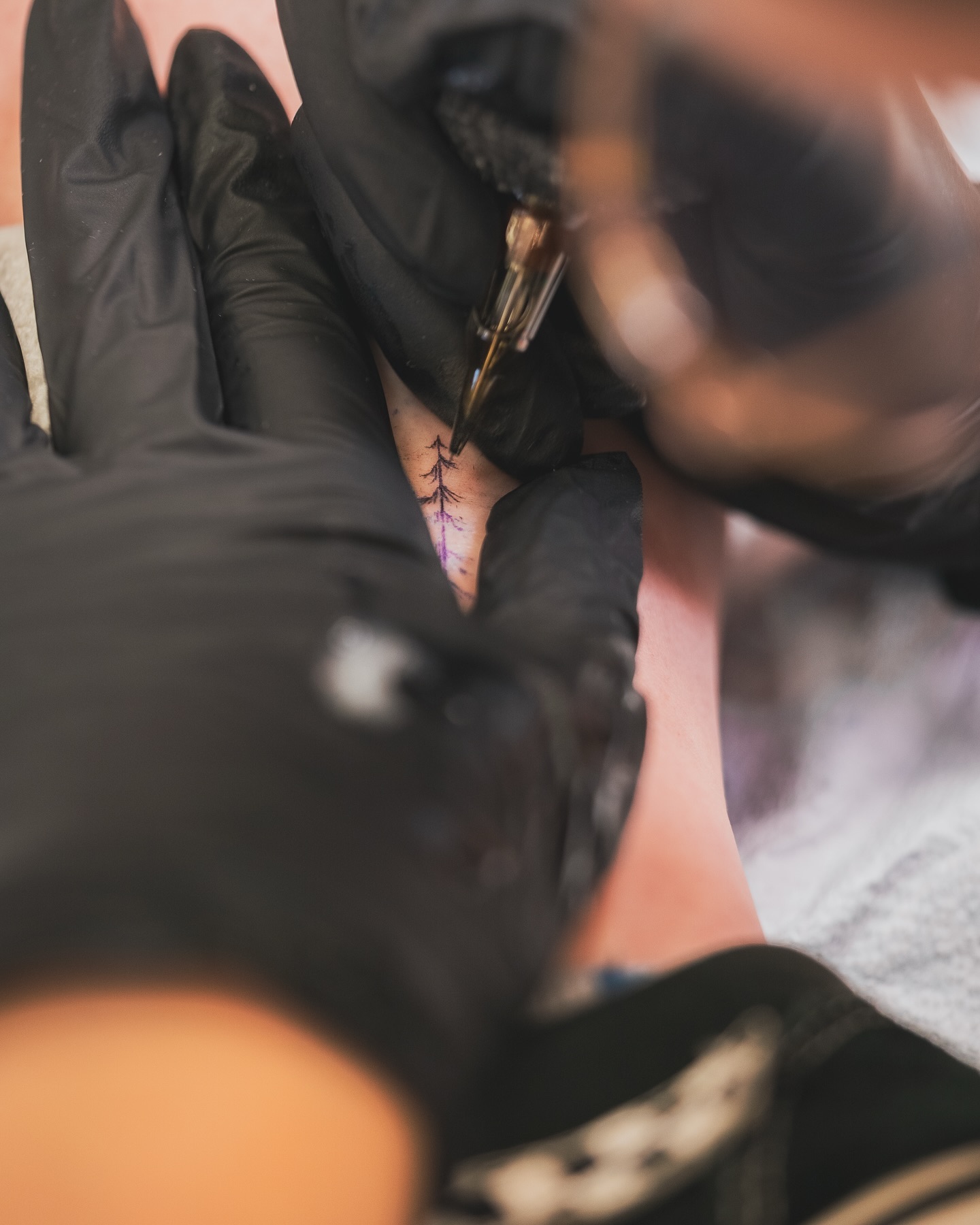 Some of my Team @growingpainstattoos
- @jefe.ink
- @gingiepop
- @pauline.tattoo
- @yeonji_tattooer
stills from the @eastsidetattooconvention + a couple extras of @tattslayer_tl
Sony a7iii + 90mm Macro f 2.8
Was a fun weekend and a rad little convention. Thanks for having us!
I’ll have a little recap 🎥 roller ready soon!