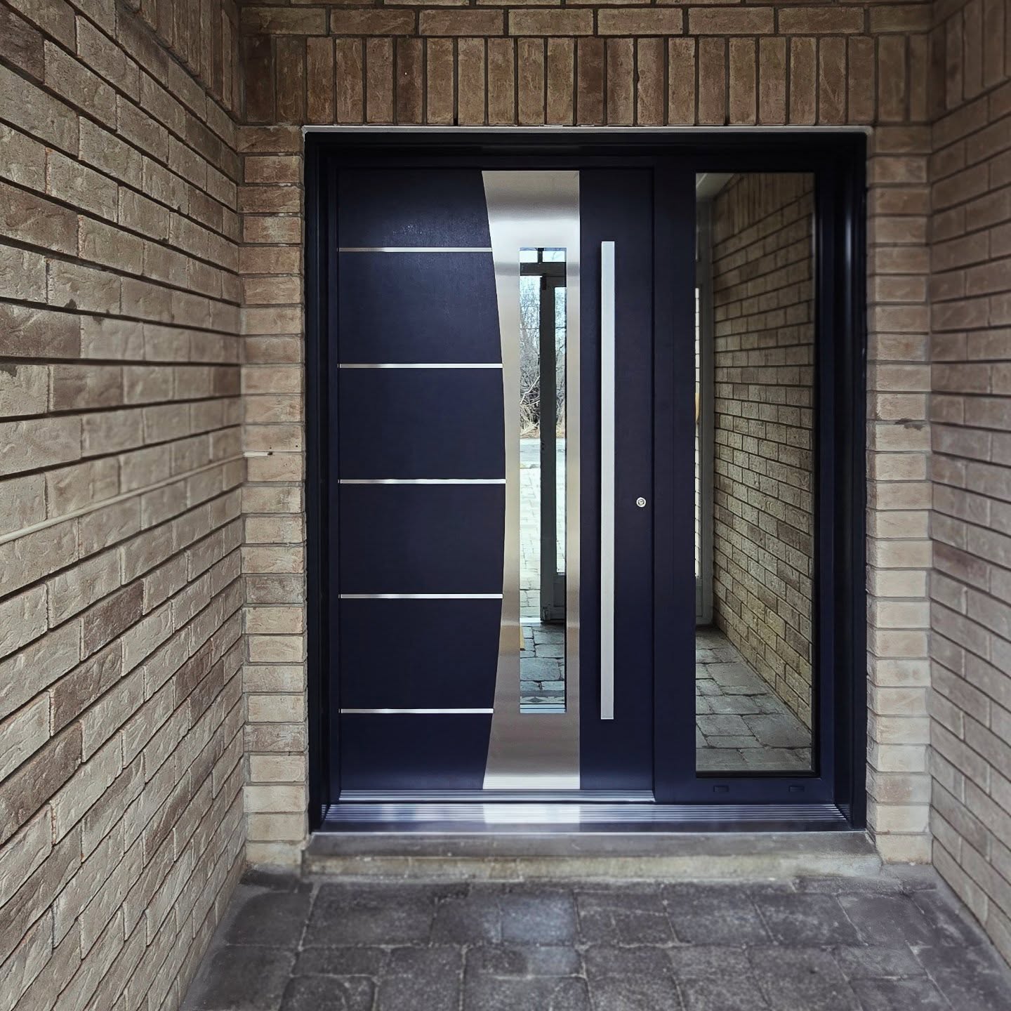 Would you choose design or security?
With this European door — you get both.
3” thick. Mirror security glass. 5-point locking.
#EuropeanDoors #SecurityDoor #ModernEntryDoor #Homesecurity #EntryDoorsToronto