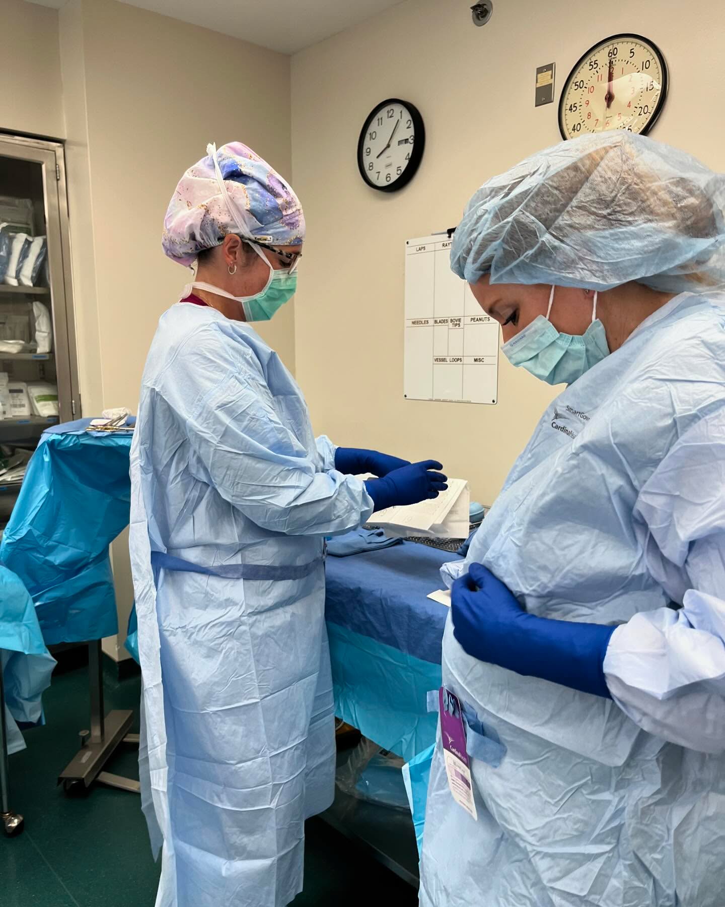 Obviously my midwife heart is not the happiest in the OR but I still love being able to be there for the mamas that need c-sections and be able to help welcome their babies into the world in a calm and happy environment 🥰 This OR at CCH is where I learned how to circulate as a nurse, learned the importance of gentle c-sections and helped integrate (end enforce) skin to skin in the OR, where I learned how to assist my incredible surgeons in these c-sections as a nurse practitioner and where I will miss the amazing river view that these families got to look onto during the birth of their babies 🌅