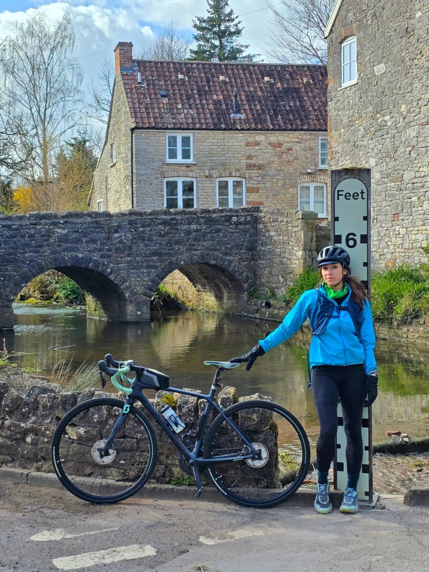 Made it out on the bike - first ride of the year π π΅ββοΈ
Started the day with a calamity of a morning π΅βπ« but eventually got rolling.....a puncture 10mins in π£, a swift repair and didn't give up πͺπΌ
Watch βοΈ ran out of battery at lunch time so half the route logged (not that this matters to me) but the day ended well with a much needed exhilarating ride through the lanes to Chew Valley Lake. Looped back up a steep climb and back down Dundry hill to half a Guiness in front of fire at cosy pub to finish.
Day ended well, phew!
Wind in your face, physical exertion and countryside is always a good idea, especially during challenging times. π€―π
#bikeride #fitwellmove #getfittohavefun #brainhealth