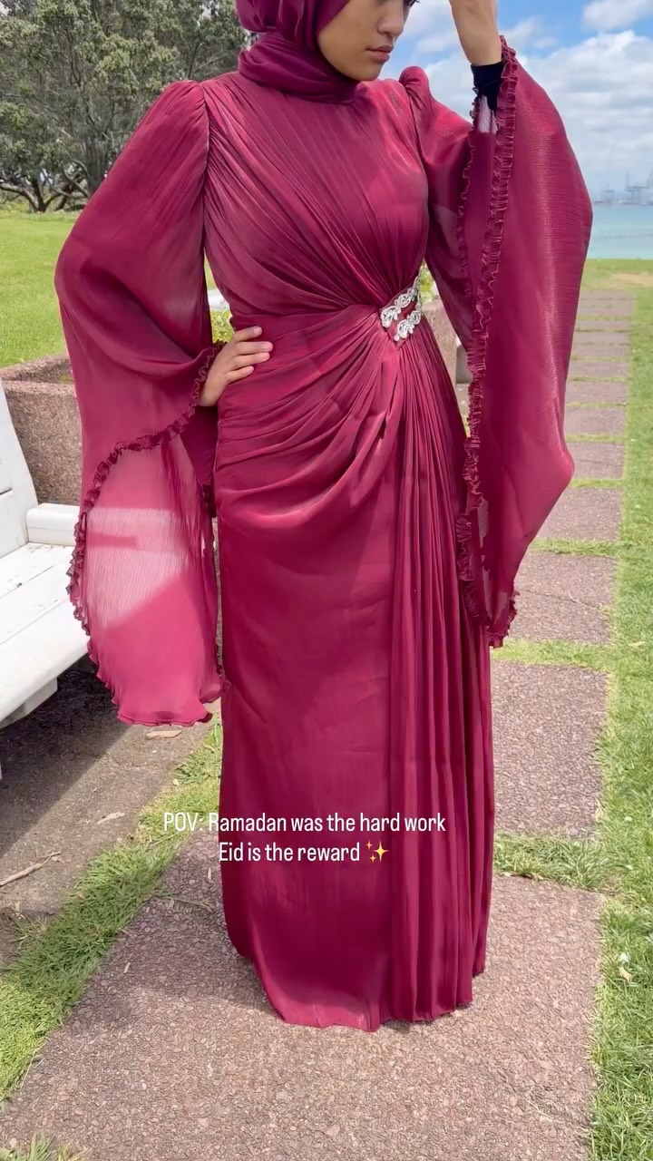 You did the hard work during Ramadan
Now it’s time to step into Eid feeling beautiful. 🌙
The Ruya Dress. Stunning and effortless — made to move with you and make every moment feel special✨
💌 DM NOW — limited pieces available.
#eidoutfit #modestfashion #hijabfashion #abayastyle #modeststyle