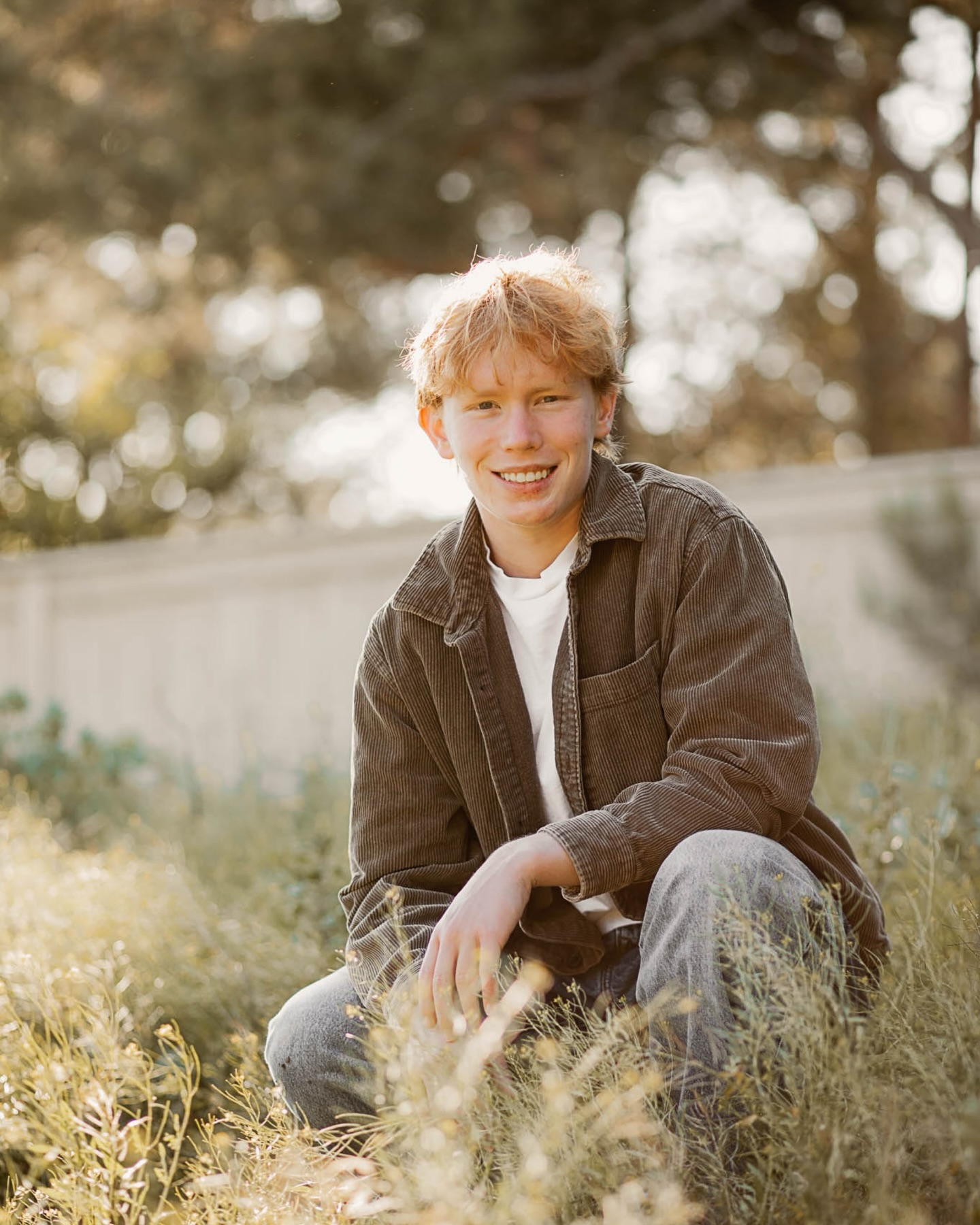 It’s safe to say I’ve known Bennett since before he was born.
And I was thrilled to be the one to do his Senior Pictures! 📸
See, senior pictures are a really big deal. Like REALLY BIG! 💥
It’s capturing a time of adolescence that is a milestone you never forget. So when I get the call to do your senior pictures, I am STILL, even after 23 years, genuinely flattered to be the person you choose to capture this period of your life. 🥰
So when my BFF asked me to do her son’s Senior pictures, I was flattered. Thank you @karaleslie28 for trusting me to capture this milestone in Bennetts life 🥰