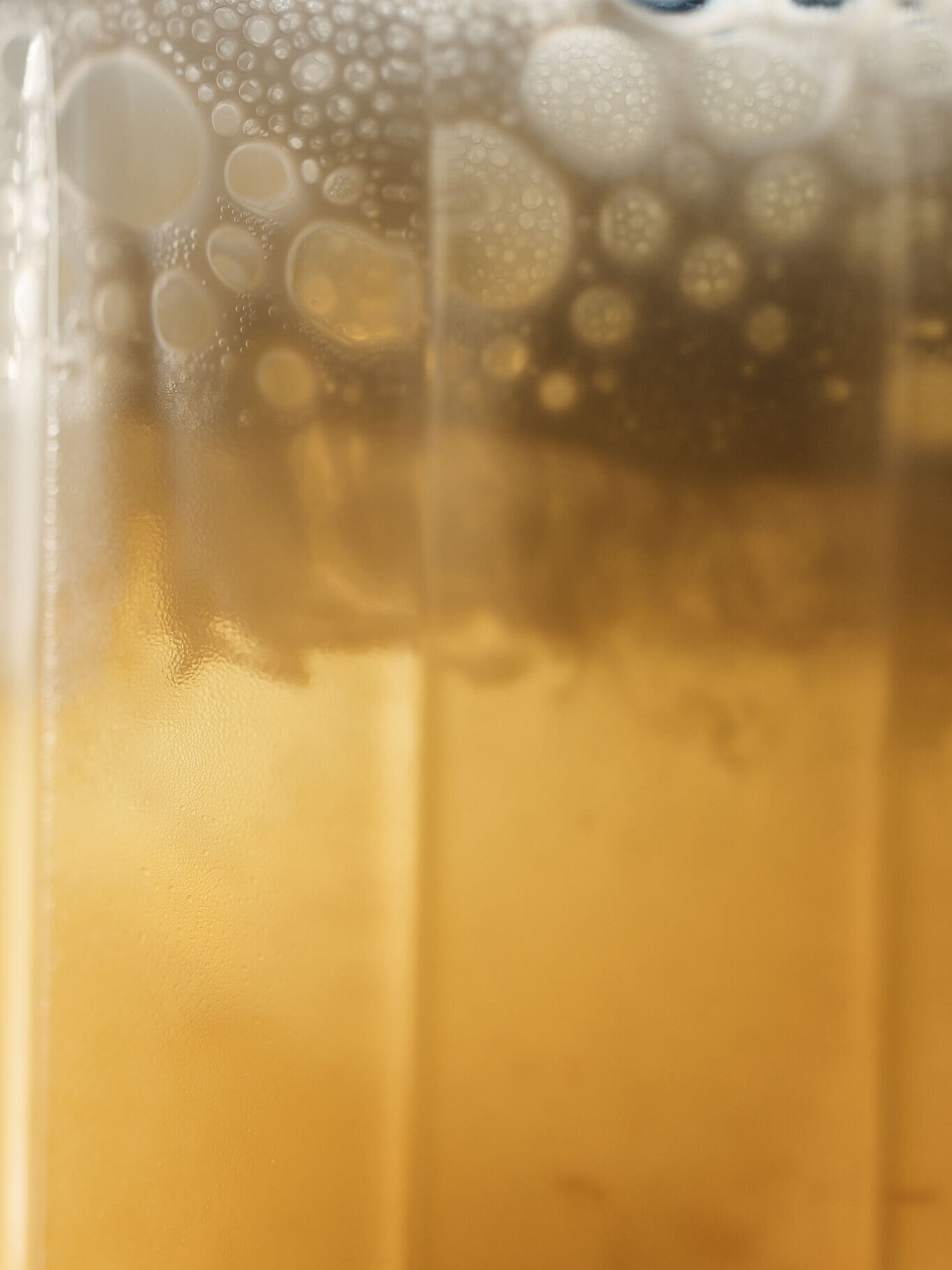 Comme une envie de mocktail ?
Fraîcheur.
Tension.
Complexité.
Sans alcool, mais jamais sans caractère.
À découvrir au comptoir.
____
NL 🇧🇪
Zin in een mocktail?
Frisheid.
Spanning.
Complexiteit.
Zonder alcohol, maar nooit zonder karakter.
Te ontdekken aan het comptoir.
____
EN 🇬🇧
Craving a mocktail?
Freshness.
Tension.
Complexity.
Alcohol-free, never character-free.
Discover it at the counter.
#Menssa #ChristopheHardiquest #CuisineDEssence #Mocktail #AlcoholFree #BrusselsFood #BelgianGastronomy #FineDining
Menssa by @christophe.hardiquest
💻 www.menssa.be
✉️ restaurant@menssa.be
☎️ +32 2 346.66.15
📍 Avenue de Tervueren 453, 1150 Bruxelles
📸 @anthonyflorio
@romain_longchamp @nico.beaudey @dessartjulie @madison_mtn