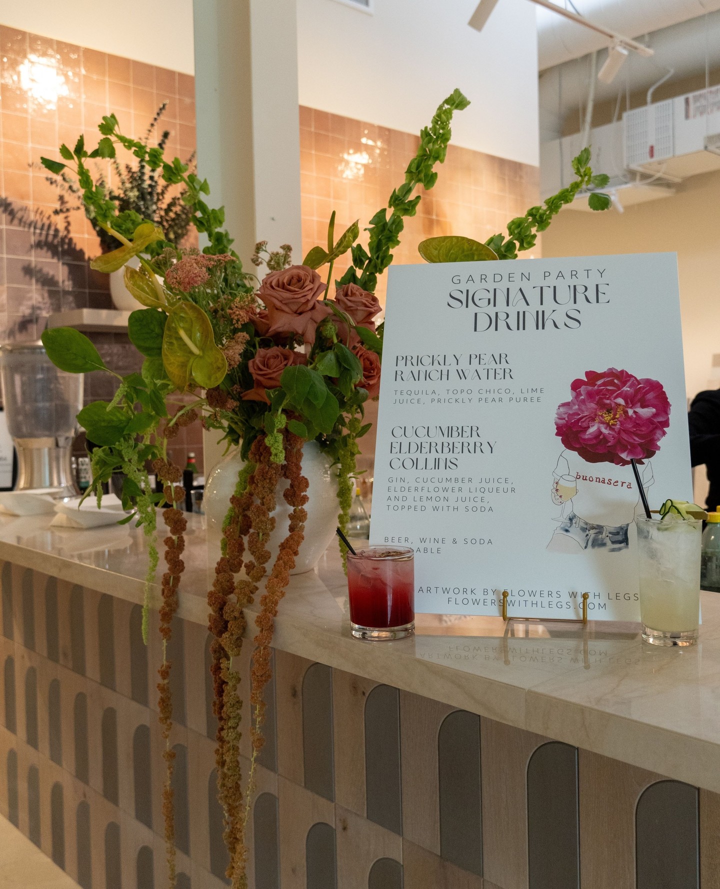 Mixed drinksāļø > mixed feelingsāļøā
A signature cocktail will never let you down! ā
ā
#eventcatering #dallascatering #cocktail