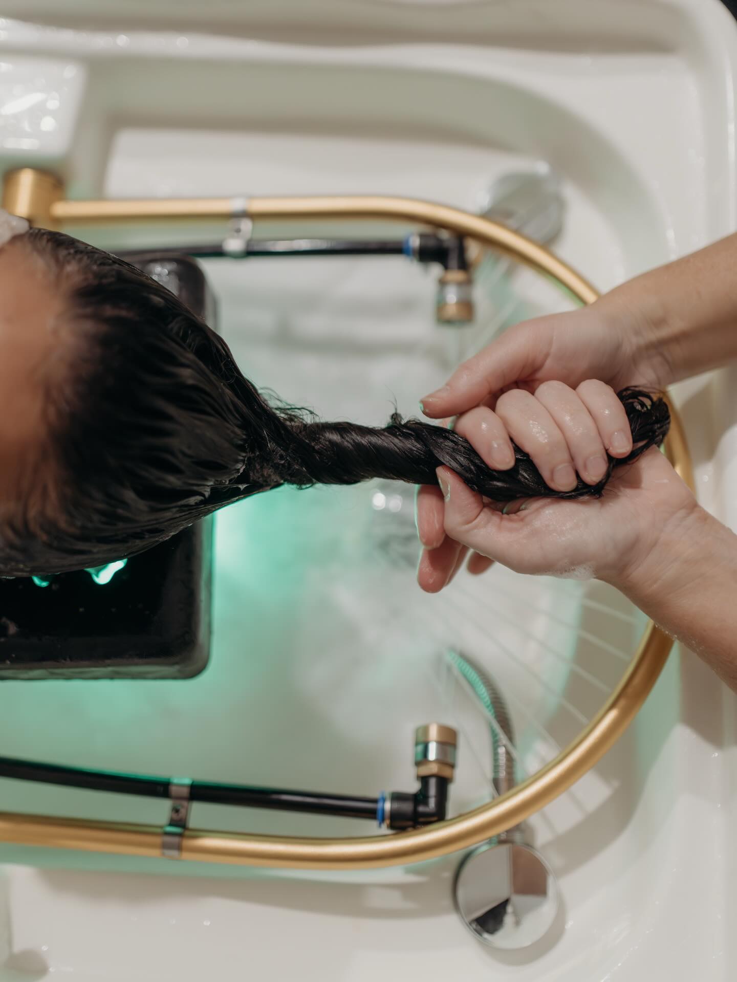 Some Head Spa imagery for your Sunday 🤍 we are so in love with all of the different aspects of this treatment.