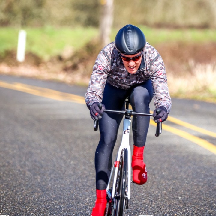 Kudos to @greg.sande and @handorffdan for braving the wind and rain last weekend at the Michael Myers Memorial Time Trial! Epic job 👏
Thanks to @dialedcyclingteam for hosting this event!
Photos: @bikemountainphoto
#grit